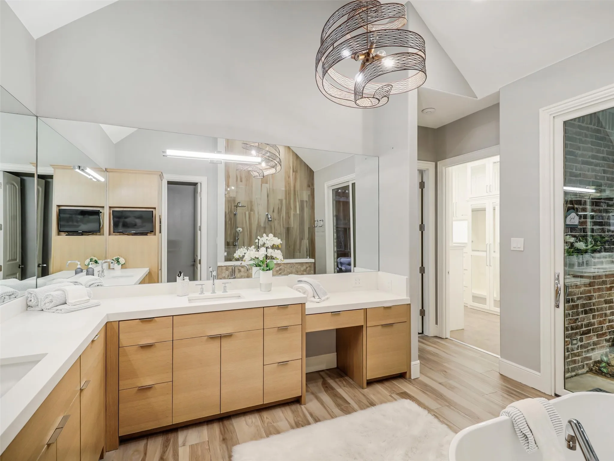 Single Family Residence For Sale in Tarrant County , 1684 Blevins Drive, Keller, Texas 76248, 5 Bedroom, 5 Bathroom, 5 Garage spaces, 5,658 Sqft, built in 2007, mls#21209236, Real Estate Agent in Keller, Homes For Sale in Tarrant county, Homes For Sale in Keller, Realtor in Keller Texas, Real Estate Brokerage Independent Realty Texas, Luminita Cordes Realtor
