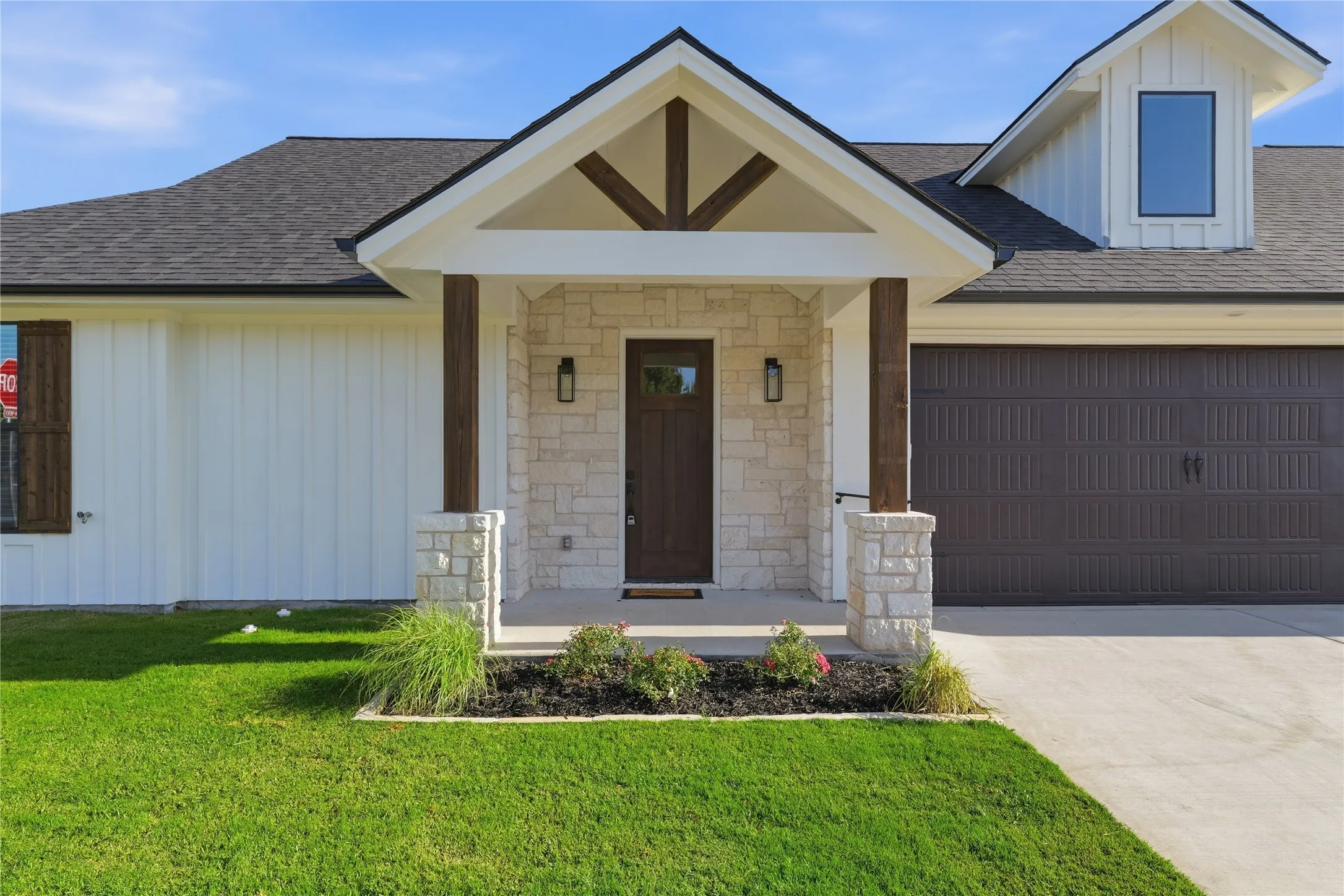 Townhouse For Sale in Hood County , 206 E Ewell Street, Granbury, Texas 76048, 2 Bedroom, 2 Bathroom, 2 Garage spaces, 1,602 Sqft, built in 2026, mls#21363731, Real Estate Agent in Granbury, Homes For Sale in Hood county, Homes For Sale in Granbury, Realtor in Granbury Texas, Real Estate Brokerage Independent Realty Texas, Luminita Cordes Realtor