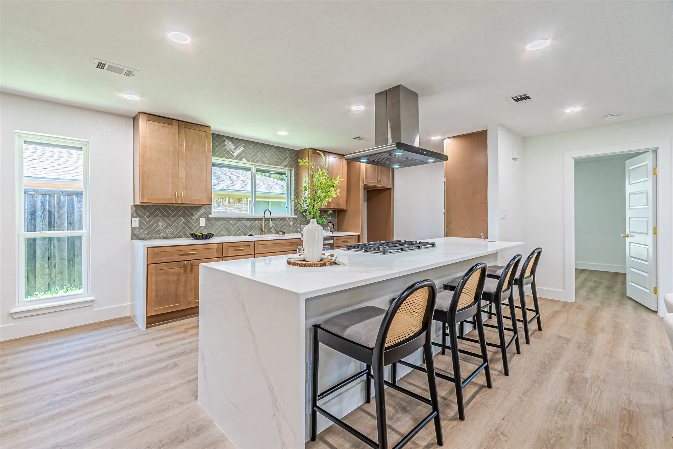 Single Family Residence For Sale in Collin County , 2716 Arborcove Drive, Plano, Texas 75075, 4 Bedroom, 3 Bathroom, 2 Garage spaces, 2,519 Sqft, built in 1971, mls#21365570, Real Estate Agent in Plano, Homes For Sale in Collin county, Homes For Sale in Plano, Realtor in Plano Texas, Real Estate Brokerage Independent Realty Texas, Luminita Cordes Realtor