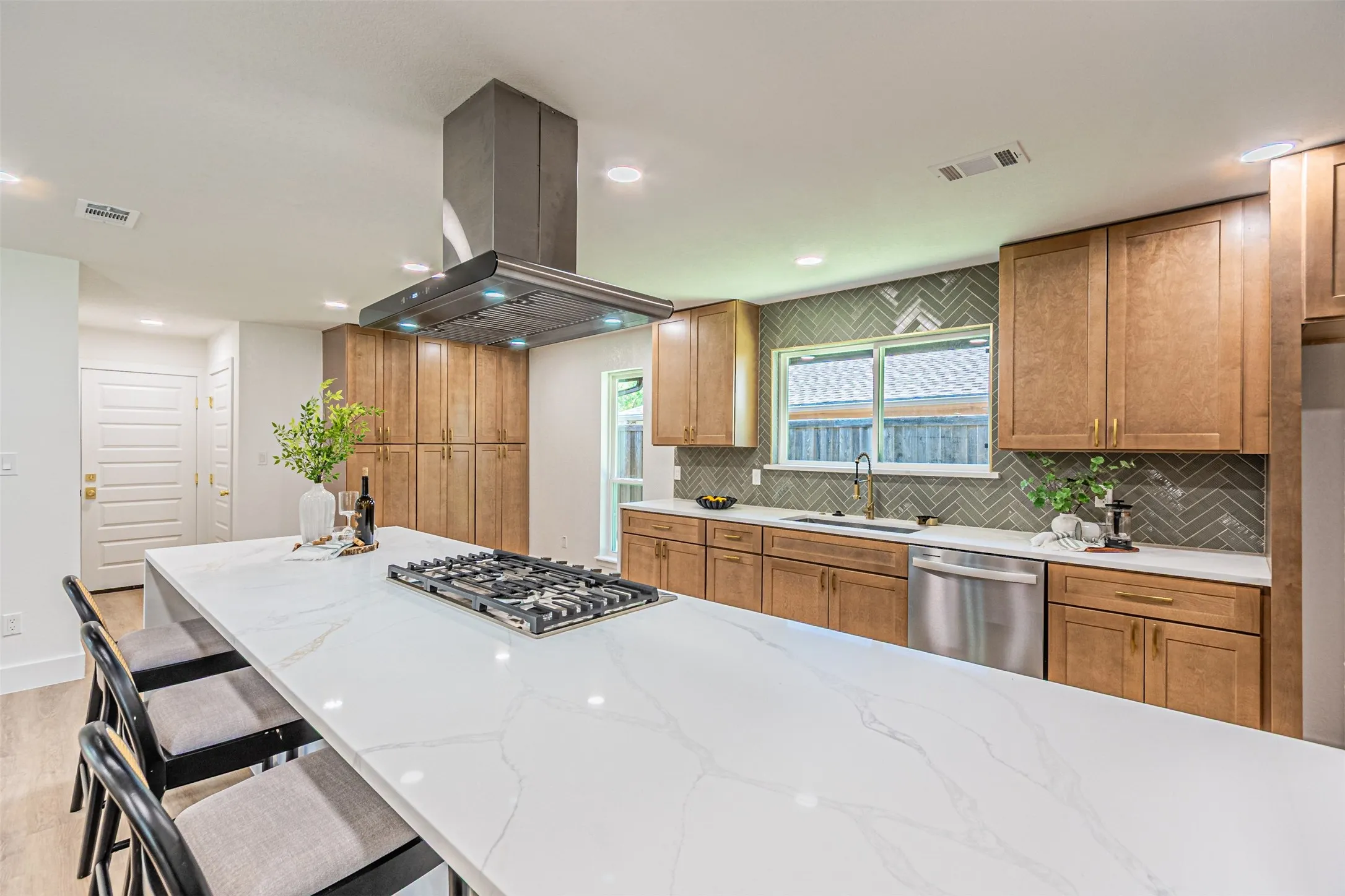 Single Family Residence For Sale in Collin County , 2716 Arborcove Drive, Plano, Texas 75075, 4 Bedroom, 3 Bathroom, 2 Garage spaces, 2,519 Sqft, built in 1971, mls#21365570, Real Estate Agent in Plano, Homes For Sale in Collin county, Homes For Sale in Plano, Realtor in Plano Texas, Real Estate Brokerage Independent Realty Texas, Luminita Cordes Realtor