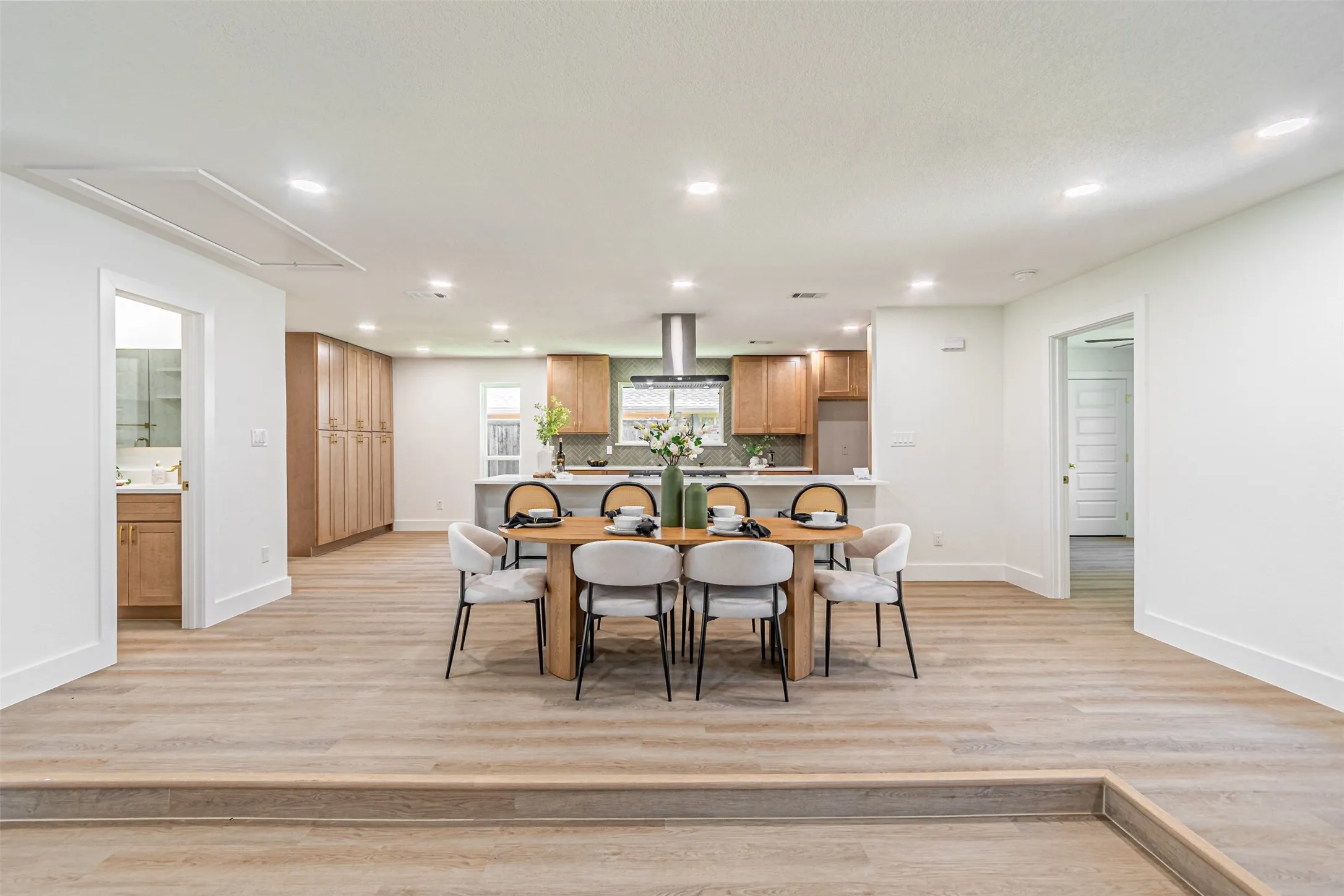 Single Family Residence For Sale in Collin County , 2716 Arborcove Drive, Plano, Texas 75075, 4 Bedroom, 3 Bathroom, 2 Garage spaces, 2,519 Sqft, built in 1971, mls#21365570, Real Estate Agent in Plano, Homes For Sale in Collin county, Homes For Sale in Plano, Realtor in Plano Texas, Real Estate Brokerage Independent Realty Texas, Luminita Cordes Realtor