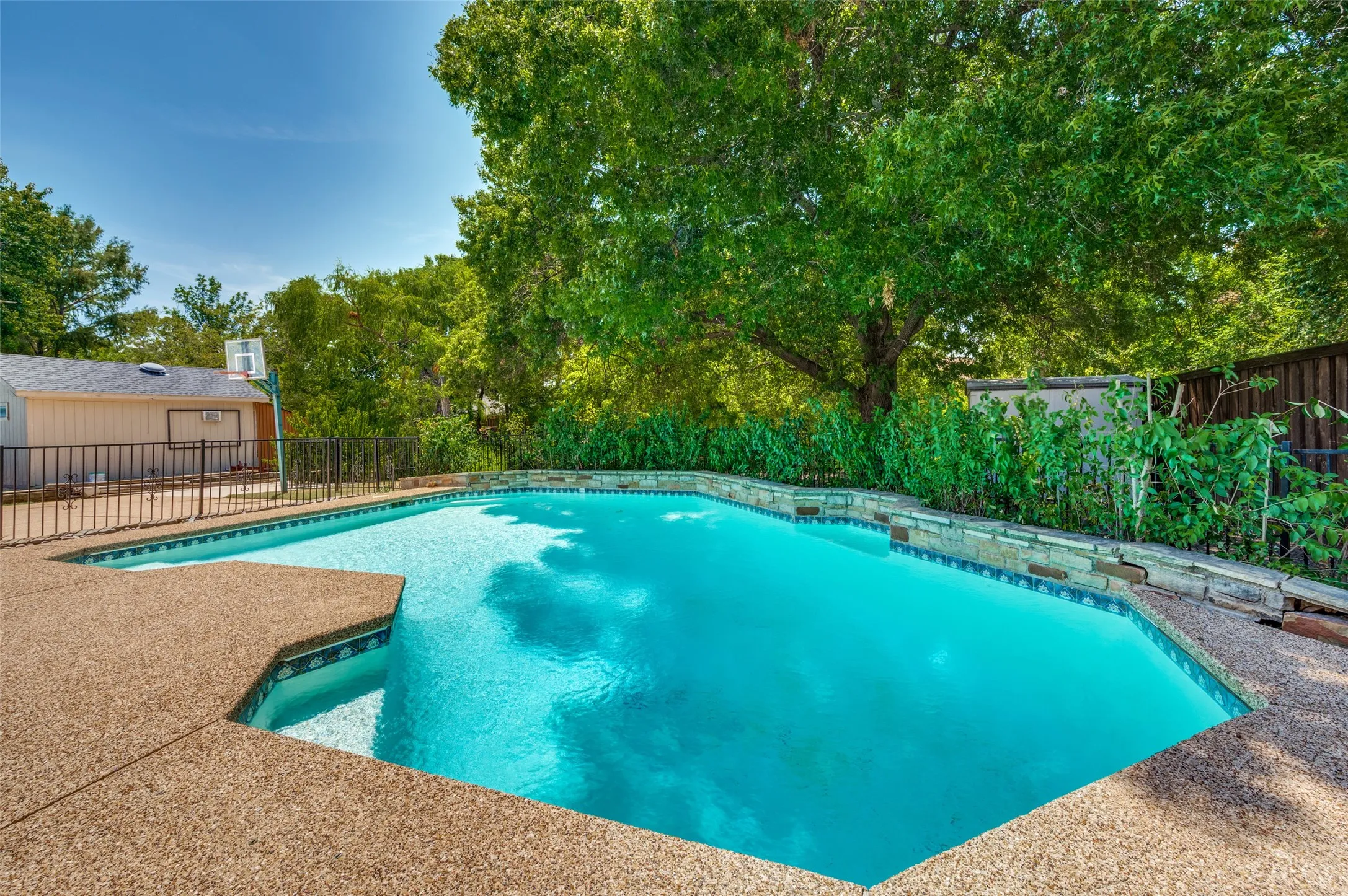 Single Family Residence For Sale in Collin County , 3221 Bandolino Lane, Plano, Texas 75075, 3 Bedroom, 2 Bathroom, 2 Garage spaces, 1,739 Sqft, built in 1979, mls#21346876, Real Estate Agent in Plano, Homes For Sale in Collin county, Homes For Sale in Plano, Realtor in Plano Texas, Real Estate Brokerage Independent Realty Texas, Luminita Cordes Realtor