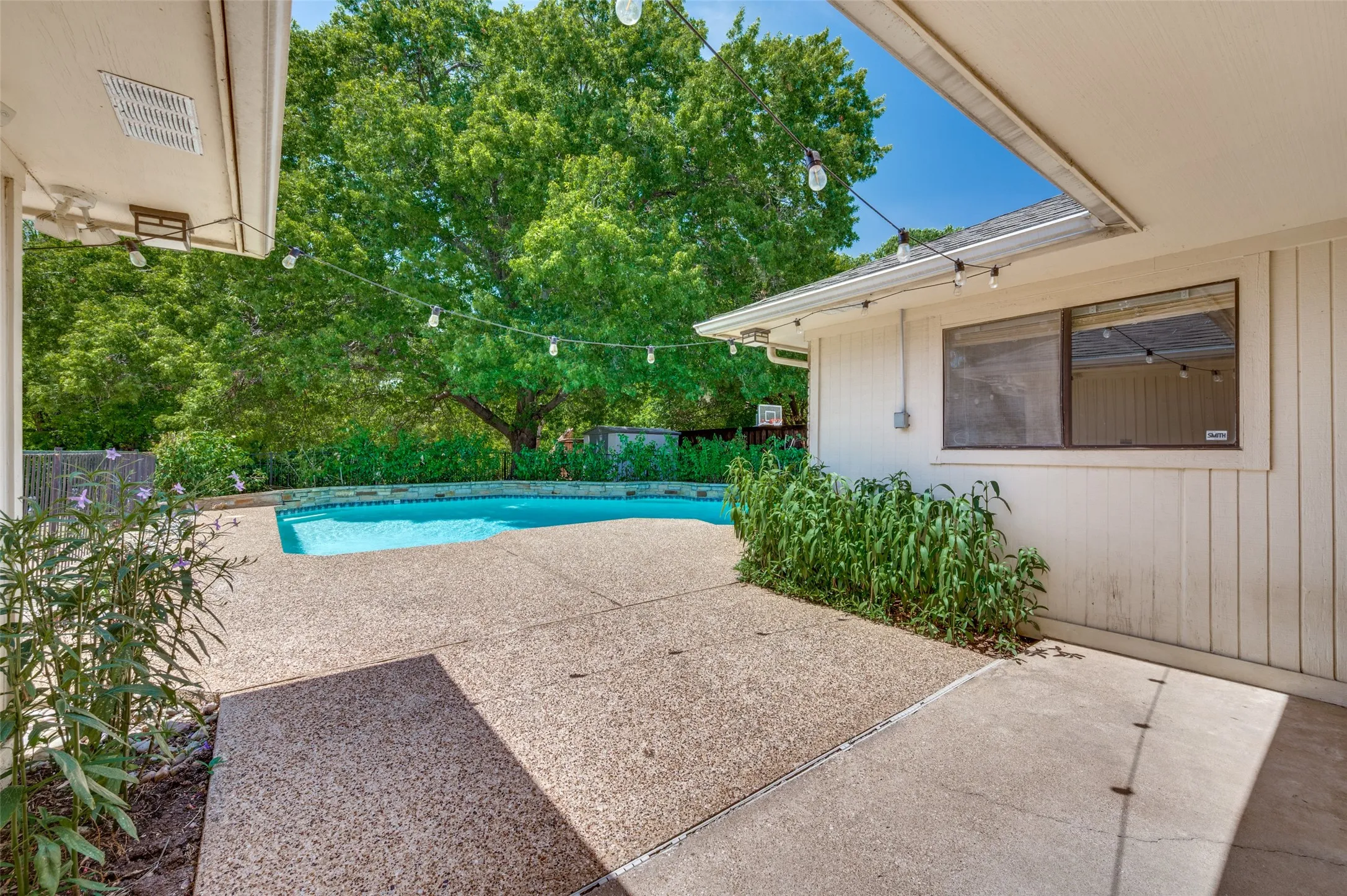 Single Family Residence For Sale in Collin County , 3221 Bandolino Lane, Plano, Texas 75075, 3 Bedroom, 2 Bathroom, 2 Garage spaces, 1,739 Sqft, built in 1979, mls#21346876, Real Estate Agent in Plano, Homes For Sale in Collin county, Homes For Sale in Plano, Realtor in Plano Texas, Real Estate Brokerage Independent Realty Texas, Luminita Cordes Realtor