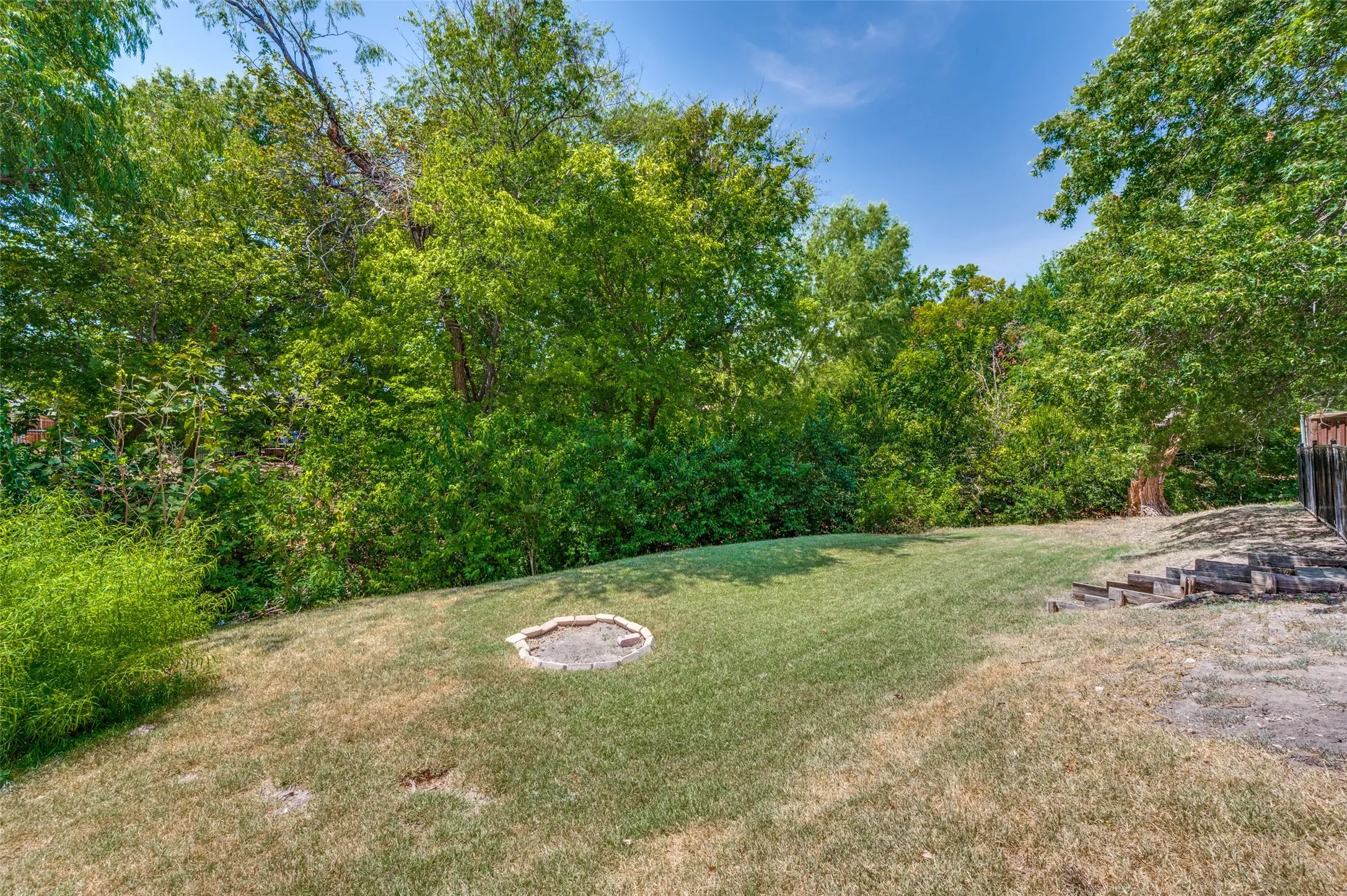 Single Family Residence For Sale in Collin County , 3221 Bandolino Lane, Plano, Texas 75075, 3 Bedroom, 2 Bathroom, 2 Garage spaces, 1,739 Sqft, built in 1979, mls#21346876, Real Estate Agent in Plano, Homes For Sale in Collin county, Homes For Sale in Plano, Realtor in Plano Texas, Real Estate Brokerage Independent Realty Texas, Luminita Cordes Realtor