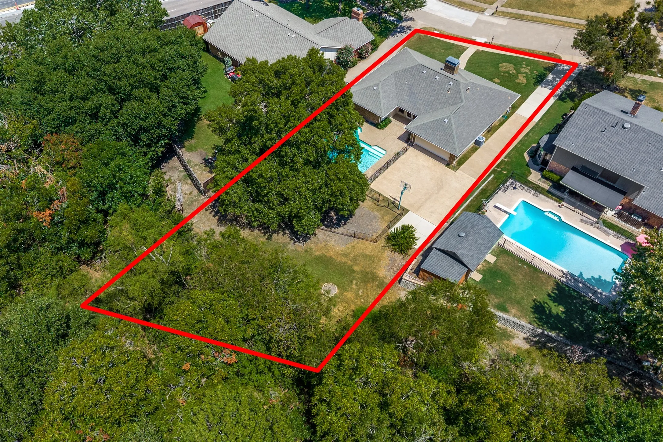 Single Family Residence For Sale in Collin County , 3221 Bandolino Lane, Plano, Texas 75075, 3 Bedroom, 2 Bathroom, 2 Garage spaces, 1,739 Sqft, built in 1979, mls#21346876, Real Estate Agent in Plano, Homes For Sale in Collin county, Homes For Sale in Plano, Realtor in Plano Texas, Real Estate Brokerage Independent Realty Texas, Luminita Cordes Realtor