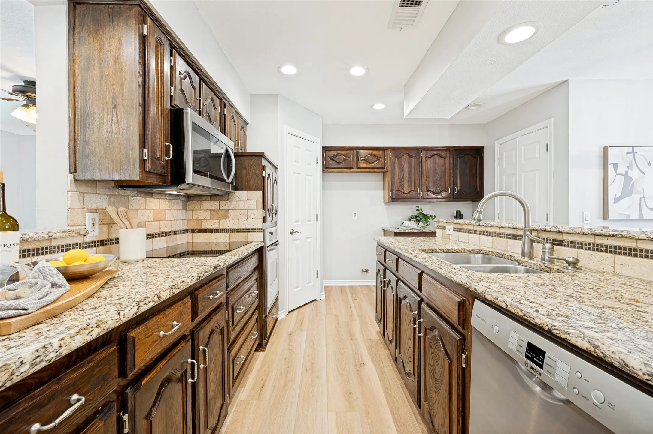 Single Family Residence For Sale in Collin County , 3221 Bandolino Lane, Plano, Texas 75075, 3 Bedroom, 2 Bathroom, 2 Garage spaces, 1,739 Sqft, built in 1979, mls#21346876, Real Estate Agent in Plano, Homes For Sale in Collin county, Homes For Sale in Plano, Realtor in Plano Texas, Real Estate Brokerage Independent Realty Texas, Luminita Cordes Realtor