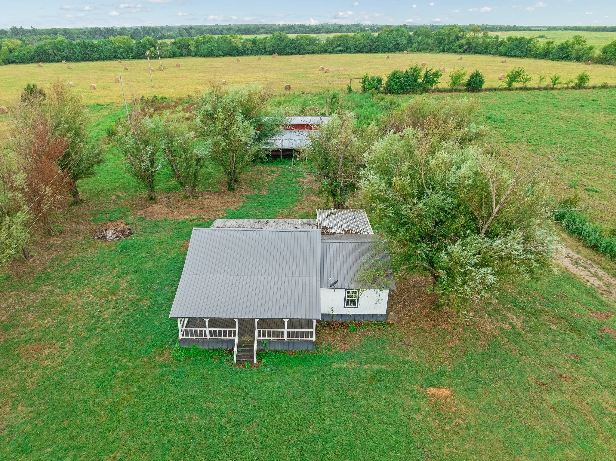 Farm For Sale in Lamar County , 1905 Fm 1501, Deport, Texas 75435, 3 Bedroom, 2 Bathroom, Garage spaces, 1,164 Sqft, built in 1988, Price $275,000, mls#21365824, Real Estate Agent in Deport, Homes For Sale in Lamar county, Homes For Sale in Deport, Realtor in Deport Texas, Real Estate Brokerage Independent Realty Texas, Luminita Cordes Realtor
