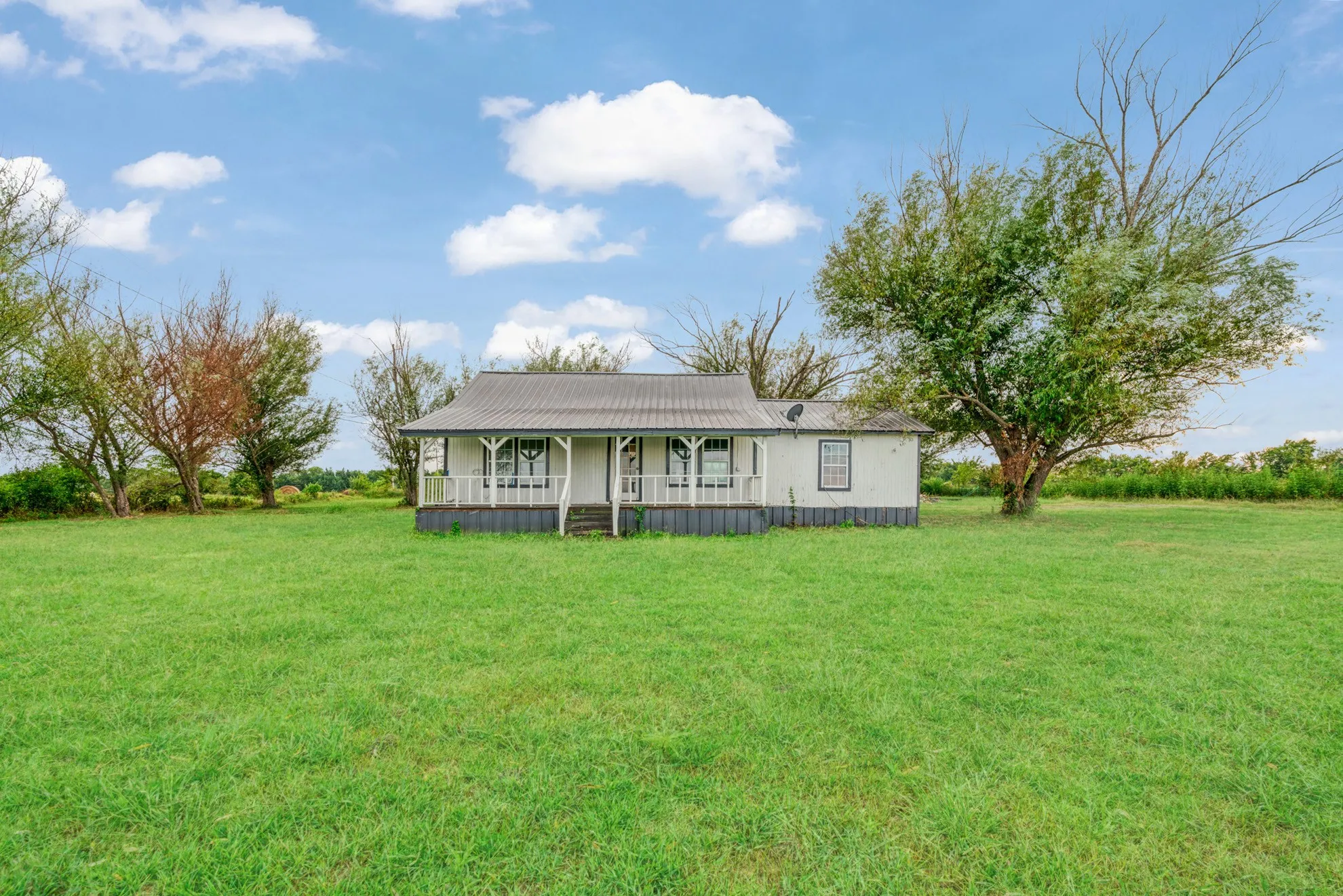 Farm For Sale in Lamar County , 1905 Fm 1501, Deport, Texas 75435, 3 Bedroom, 2 Bathroom, Garage spaces, 1,164 Sqft, built in 1988, Price $275,000, mls#21365824, Real Estate Agent in Deport, Homes For Sale in Lamar county, Homes For Sale in Deport, Realtor in Deport Texas, Real Estate Brokerage Independent Realty Texas, Luminita Cordes Realtor