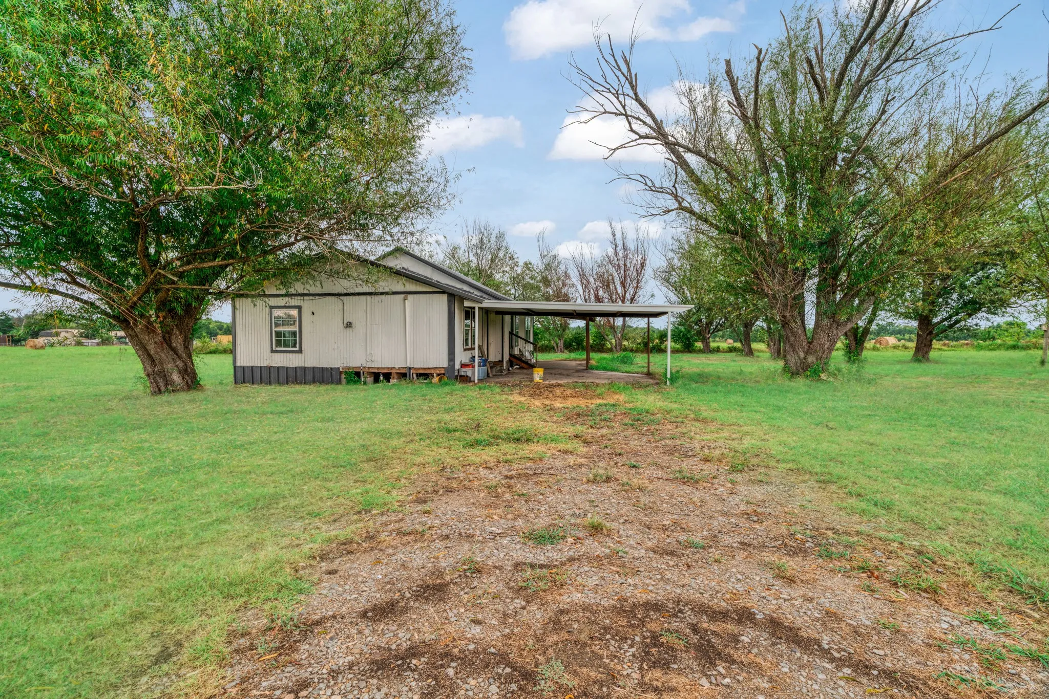 Farm For Sale in Lamar County , 1905 Fm 1501, Deport, Texas 75435, 3 Bedroom, 2 Bathroom, Garage spaces, 1,164 Sqft, built in 1988, Price $275,000, mls#21365824, Real Estate Agent in Deport, Homes For Sale in Lamar county, Homes For Sale in Deport, Realtor in Deport Texas, Real Estate Brokerage Independent Realty Texas, Luminita Cordes Realtor