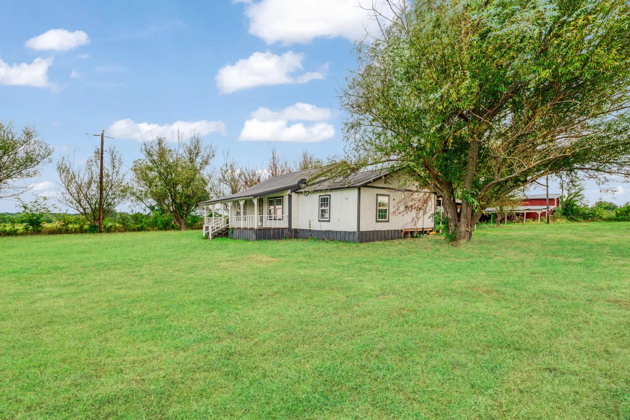 Farm For Sale in Lamar County , 1905 Fm 1501, Deport, Texas 75435, 3 Bedroom, 2 Bathroom, Garage spaces, 1,164 Sqft, built in 1988, Price $275,000, mls#21365824, Real Estate Agent in Deport, Homes For Sale in Lamar county, Homes For Sale in Deport, Realtor in Deport Texas, Real Estate Brokerage Independent Realty Texas, Luminita Cordes Realtor