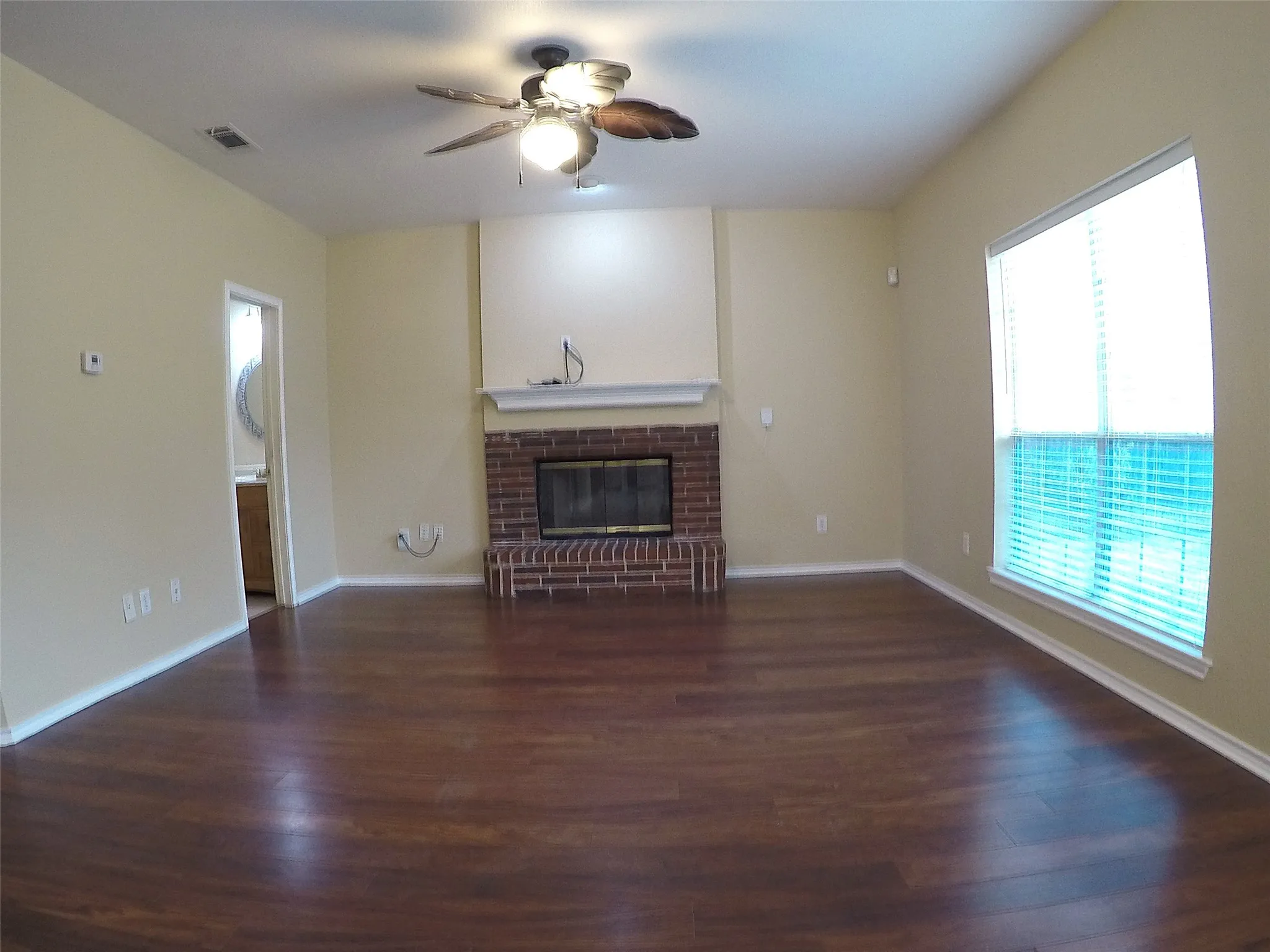 Single Family Residence For Sale in Dallas County , 4426 Harpers Ferry Drive, Grand Prairie, Texas 75052, 4 Bedroom, 3 Bathroom, 2 Garage spaces, 2,146 Sqft, built in 1998, mls#21365816, Real Estate Agent in Grand Prairie, Homes For Sale in Dallas county, Homes For Sale in Grand Prairie, Realtor in Grand Prairie Texas, Real Estate Brokerage Independent Realty Texas, Luminita Cordes Realtor