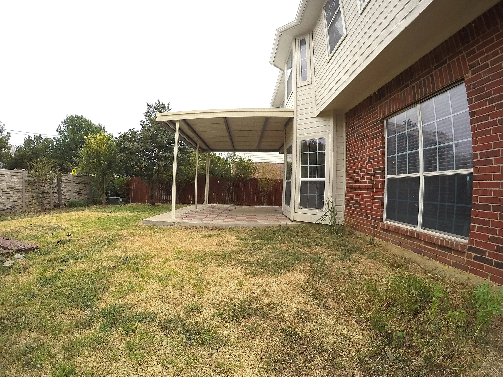 Single Family Residence For Sale in Dallas County , 4426 Harpers Ferry Drive, Grand Prairie, Texas 75052, 4 Bedroom, 3 Bathroom, 2 Garage spaces, 2,146 Sqft, built in 1998, mls#21365816, Real Estate Agent in Grand Prairie, Homes For Sale in Dallas county, Homes For Sale in Grand Prairie, Realtor in Grand Prairie Texas, Real Estate Brokerage Independent Realty Texas, Luminita Cordes Realtor
