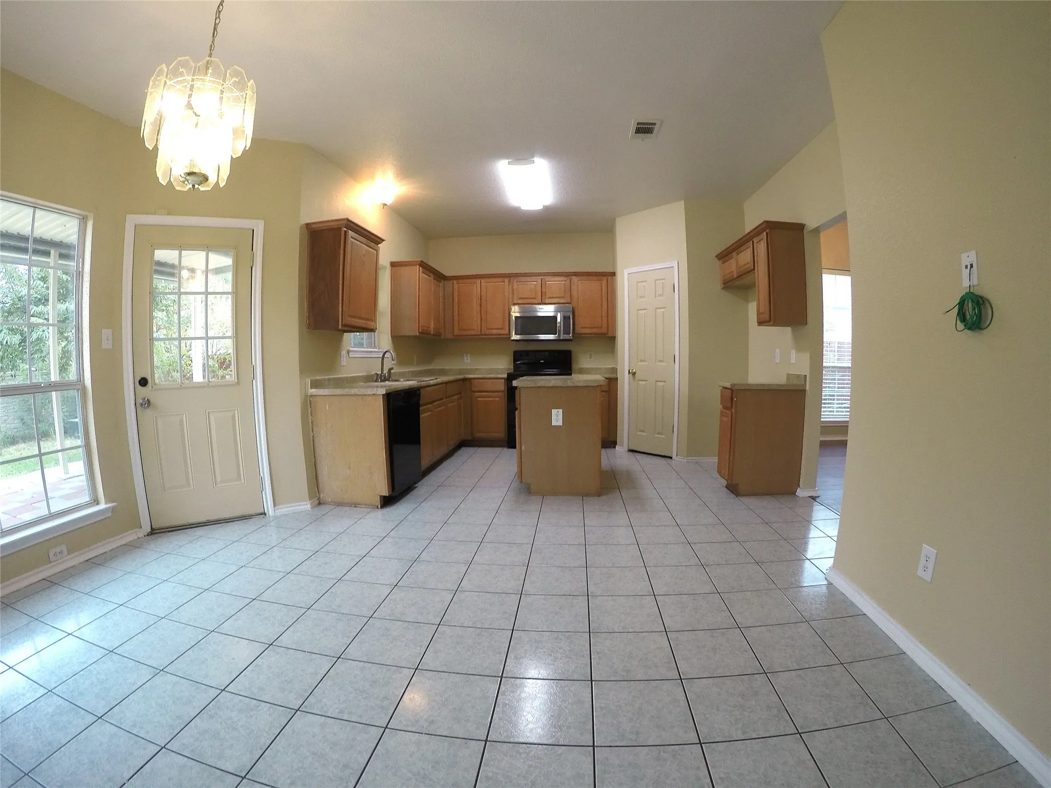 Single Family Residence For Sale in Dallas County , 4426 Harpers Ferry Drive, Grand Prairie, Texas 75052, 4 Bedroom, 3 Bathroom, 2 Garage spaces, 2,146 Sqft, built in 1998, mls#21365816, Real Estate Agent in Grand Prairie, Homes For Sale in Dallas county, Homes For Sale in Grand Prairie, Realtor in Grand Prairie Texas, Real Estate Brokerage Independent Realty Texas, Luminita Cordes Realtor