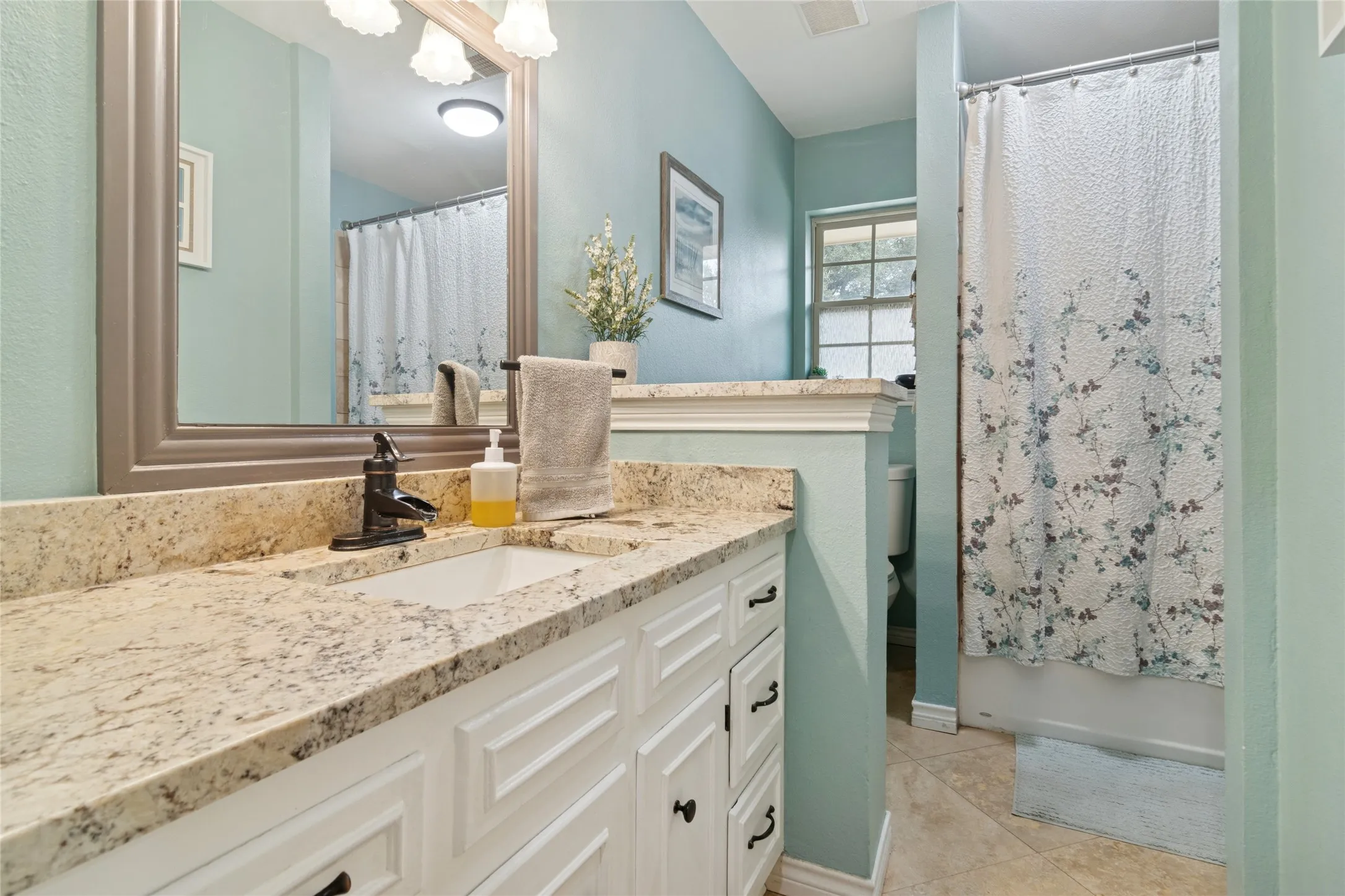 Single Family Residence For Sale in Denton County , 524 Northridge Street, Denton, Texas 76201, 4 Bedroom, 3 Bathroom, 2 Garage spaces, 2,340 Sqft, built in 1972, mls#21365830, Real Estate Agent in Denton, Homes For Sale in Denton county, Homes For Sale in Denton, Realtor in Denton Texas, Real Estate Brokerage Independent Realty Texas, Luminita Cordes Realtor
