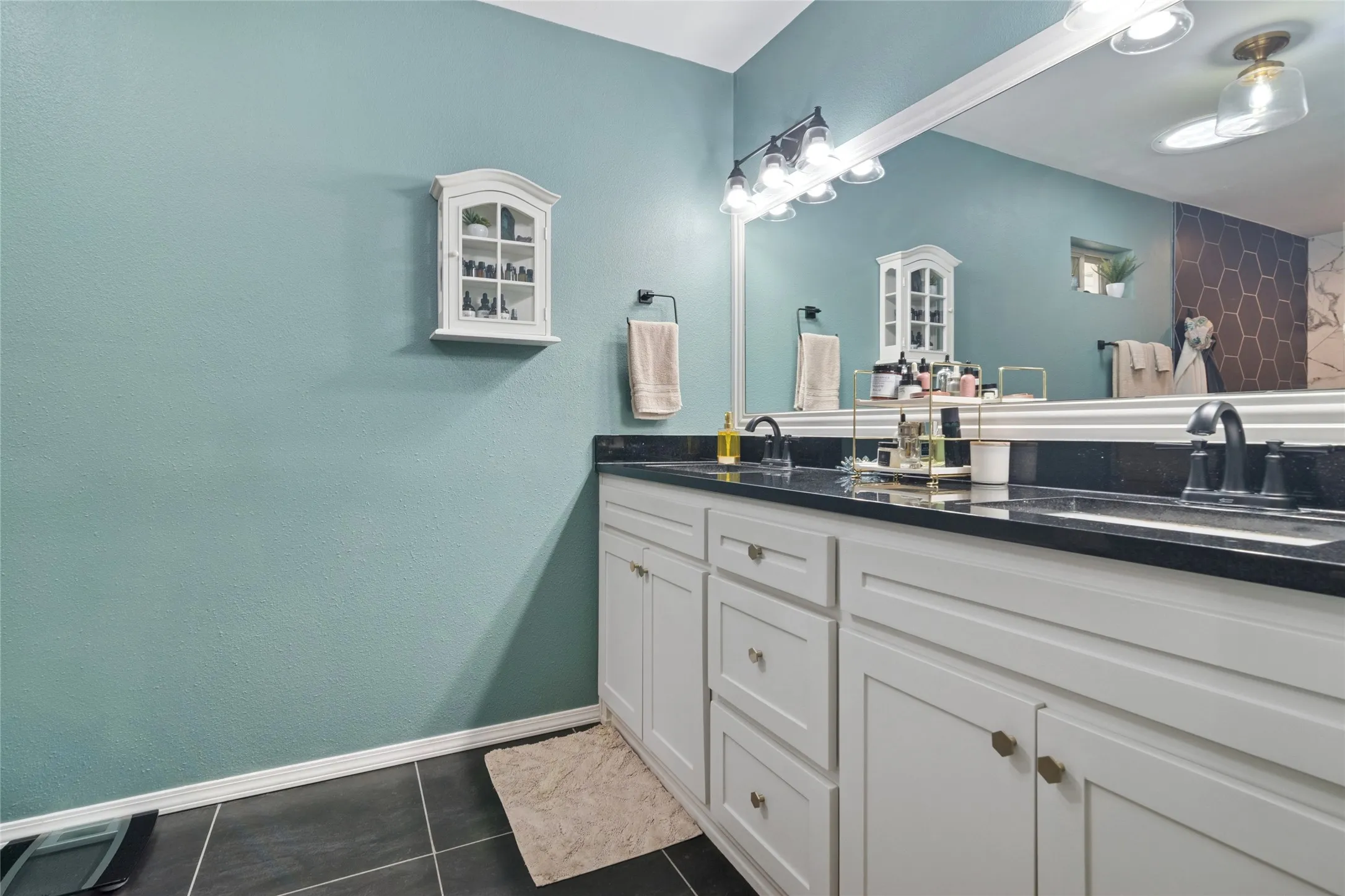 Single Family Residence For Sale in Denton County , 524 Northridge Street, Denton, Texas 76201, 4 Bedroom, 3 Bathroom, 2 Garage spaces, 2,340 Sqft, built in 1972, mls#21365830, Real Estate Agent in Denton, Homes For Sale in Denton county, Homes For Sale in Denton, Realtor in Denton Texas, Real Estate Brokerage Independent Realty Texas, Luminita Cordes Realtor