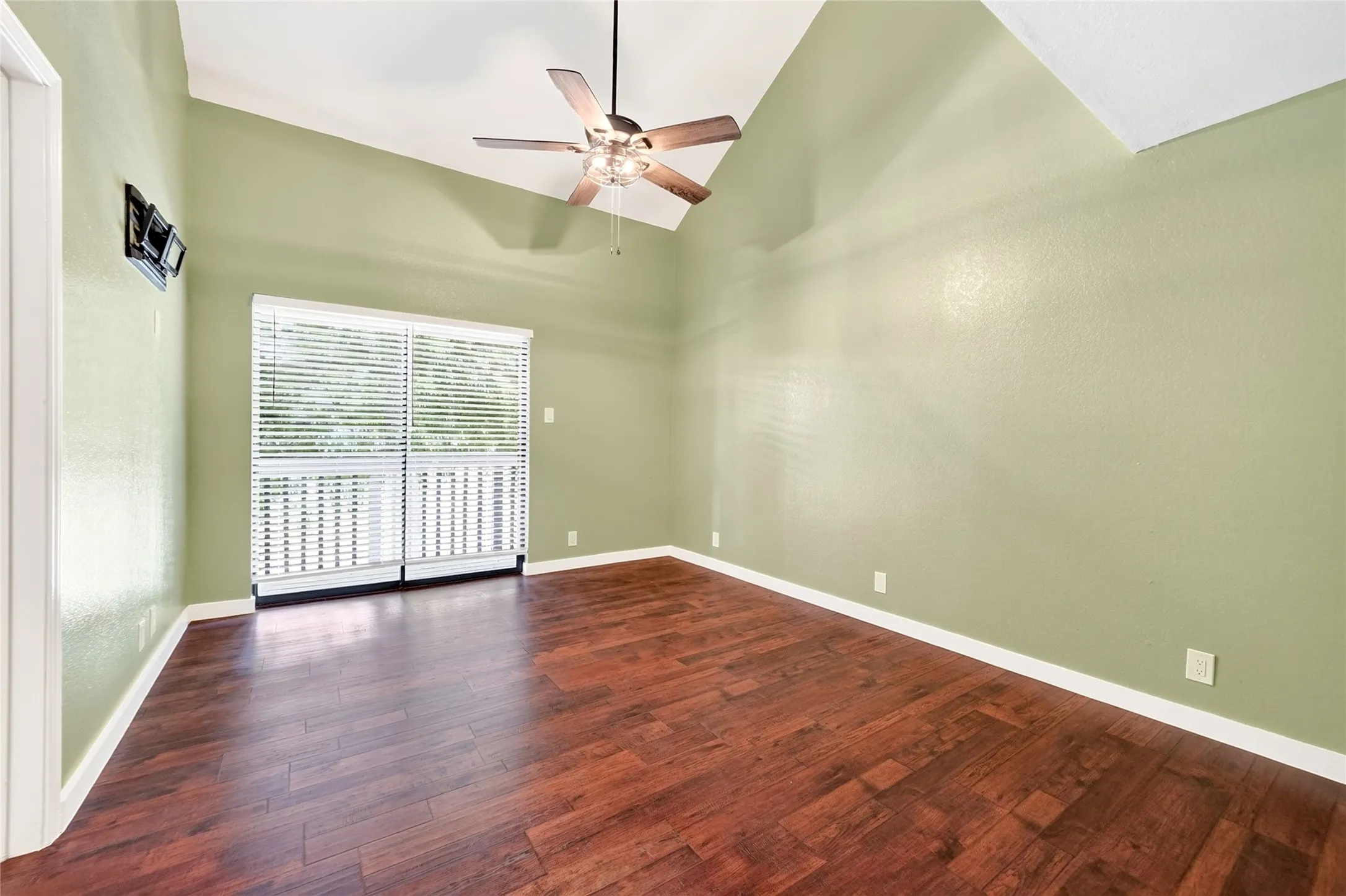 Condominium For Rent in Rockwall County , 1232 Signal Ridge Place, Rockwall, Texas 75032, 3 Bedroom, 3 Bathroom, Garage spaces, 1,825 Sqft, built in 1985, mls#21358242, Real Estate Agent in Rockwall, Homes For Rent in Rockwall county, Homes For Rent in Rockwall, Realtor in Rockwall Texas, Real Estate Brokerage Independent Realty Texas, Luminita Cordes Realtor