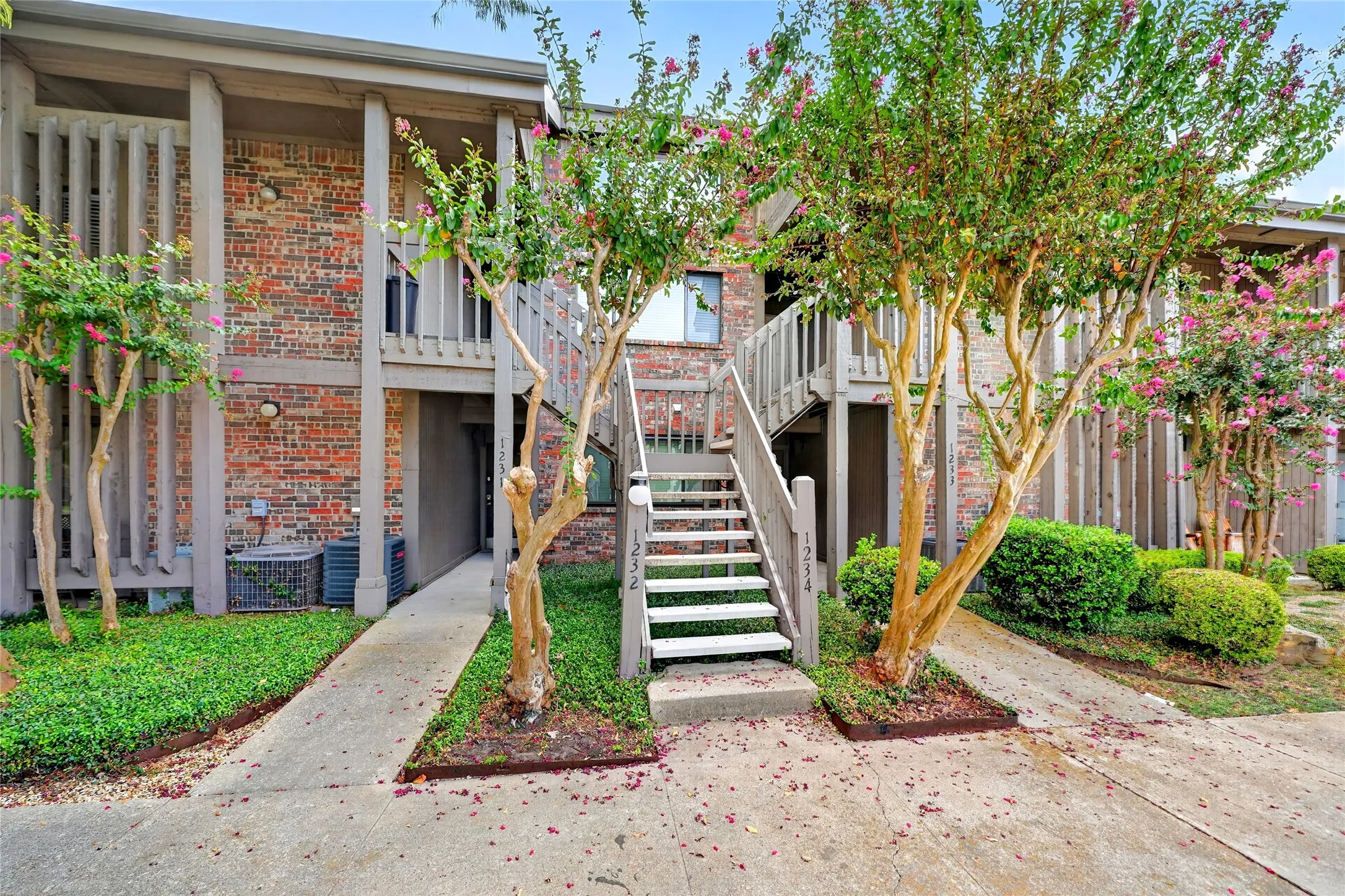 Condominium For Rent in Rockwall County , 1232 Signal Ridge Place, Rockwall, Texas 75032, 3 Bedroom, 3 Bathroom, Garage spaces, 1,825 Sqft, built in 1985, mls#21358242, Real Estate Agent in Rockwall, Homes For Rent in Rockwall county, Homes For Rent in Rockwall, Realtor in Rockwall Texas, Real Estate Brokerage Independent Realty Texas, Luminita Cordes Realtor