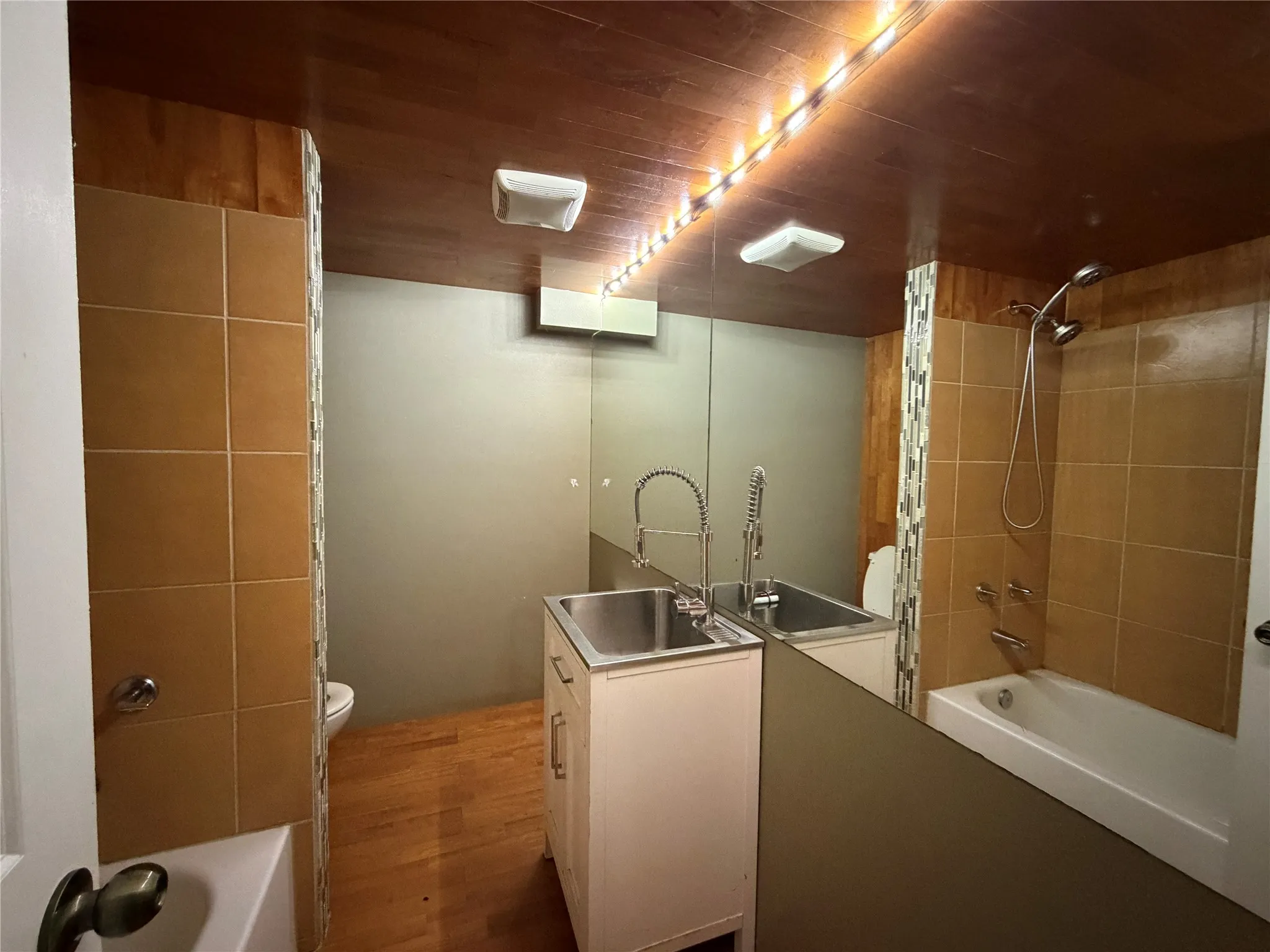 Mobile Home For Sale in Van Zandt County , 1281 Hickory Hills Drive, Murchison, Texas 75778, 2 Bedroom, 1 Bathroom, Garage spaces, 728 Sqft, built in 1992, mls#21365832, Real Estate Agent in Murchison, Homes For Sale in Van Zandt county, Homes For Sale in Murchison, Realtor in Murchison Texas, Real Estate Brokerage Independent Realty Texas, Luminita Cordes Realtor