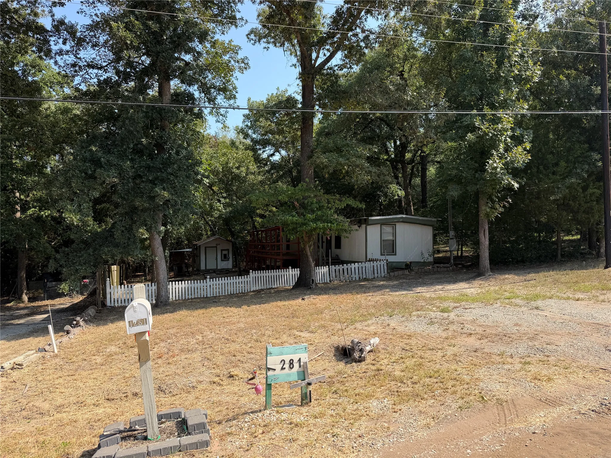 Mobile Home For Sale in Van Zandt County , 1281 Hickory Hills Drive, Murchison, Texas 75778, 2 Bedroom, 1 Bathroom, Garage spaces, 728 Sqft, built in 1992, mls#21365832, Real Estate Agent in Murchison, Homes For Sale in Van Zandt county, Homes For Sale in Murchison, Realtor in Murchison Texas, Real Estate Brokerage Independent Realty Texas, Luminita Cordes Realtor