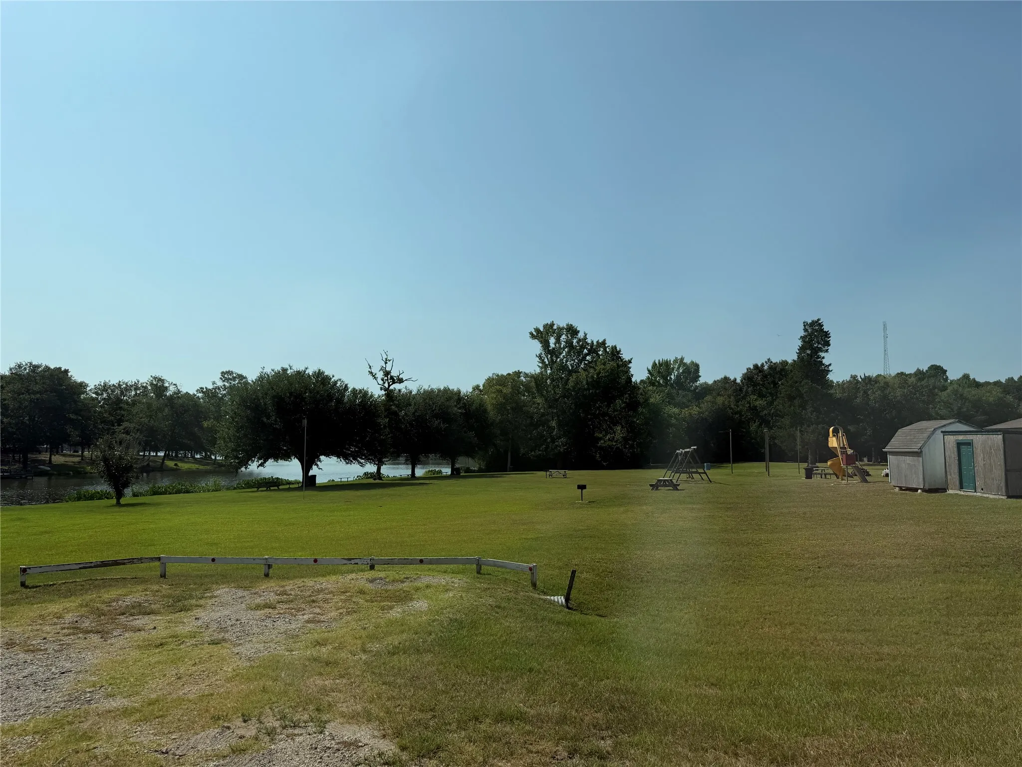 Mobile Home For Sale in Van Zandt County , 1281 Hickory Hills Drive, Murchison, Texas 75778, 2 Bedroom, 1 Bathroom, Garage spaces, 728 Sqft, built in 1992, mls#21365832, Real Estate Agent in Murchison, Homes For Sale in Van Zandt county, Homes For Sale in Murchison, Realtor in Murchison Texas, Real Estate Brokerage Independent Realty Texas, Luminita Cordes Realtor
