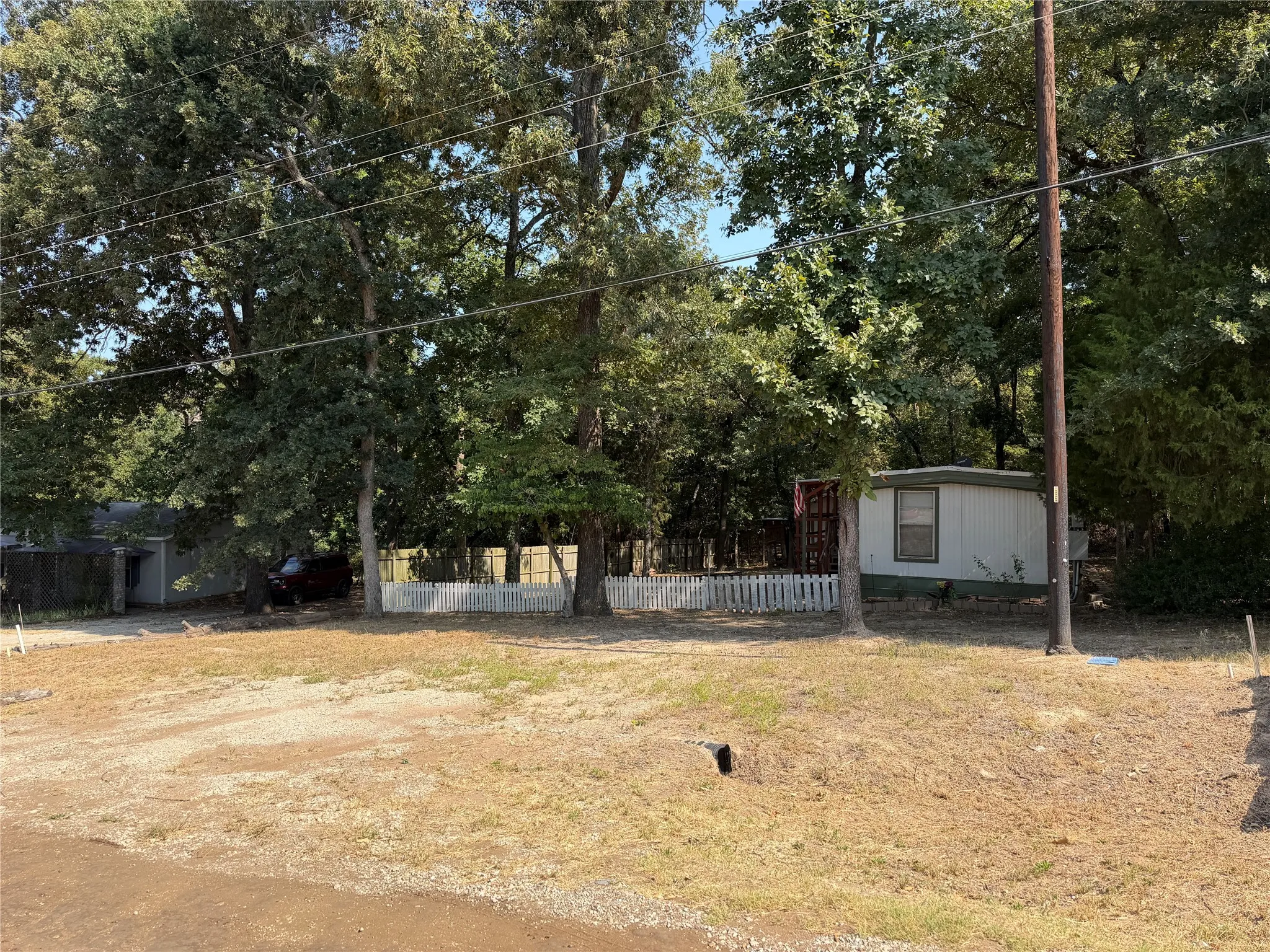 Mobile Home For Sale in Van Zandt County , 1281 Hickory Hills Drive, Murchison, Texas 75778, 2 Bedroom, 1 Bathroom, Garage spaces, 728 Sqft, built in 1992, mls#21365832, Real Estate Agent in Murchison, Homes For Sale in Van Zandt county, Homes For Sale in Murchison, Realtor in Murchison Texas, Real Estate Brokerage Independent Realty Texas, Luminita Cordes Realtor