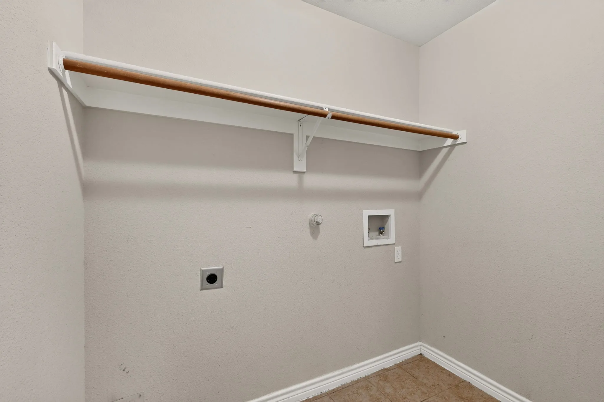 Single Family Residence For Sale in Dallas County , 4316 Sleepy Glen Drive, Grand Prairie, Texas 75052, 5 Bedroom, 4 Bathroom, 2 Garage spaces, 3,293 Sqft, built in 2000, mls#21365792, Real Estate Agent in Grand Prairie, Homes For Sale in Dallas county, Homes For Sale in Grand Prairie, Realtor in Grand Prairie Texas, Real Estate Brokerage Independent Realty Texas, Luminita Cordes Realtor