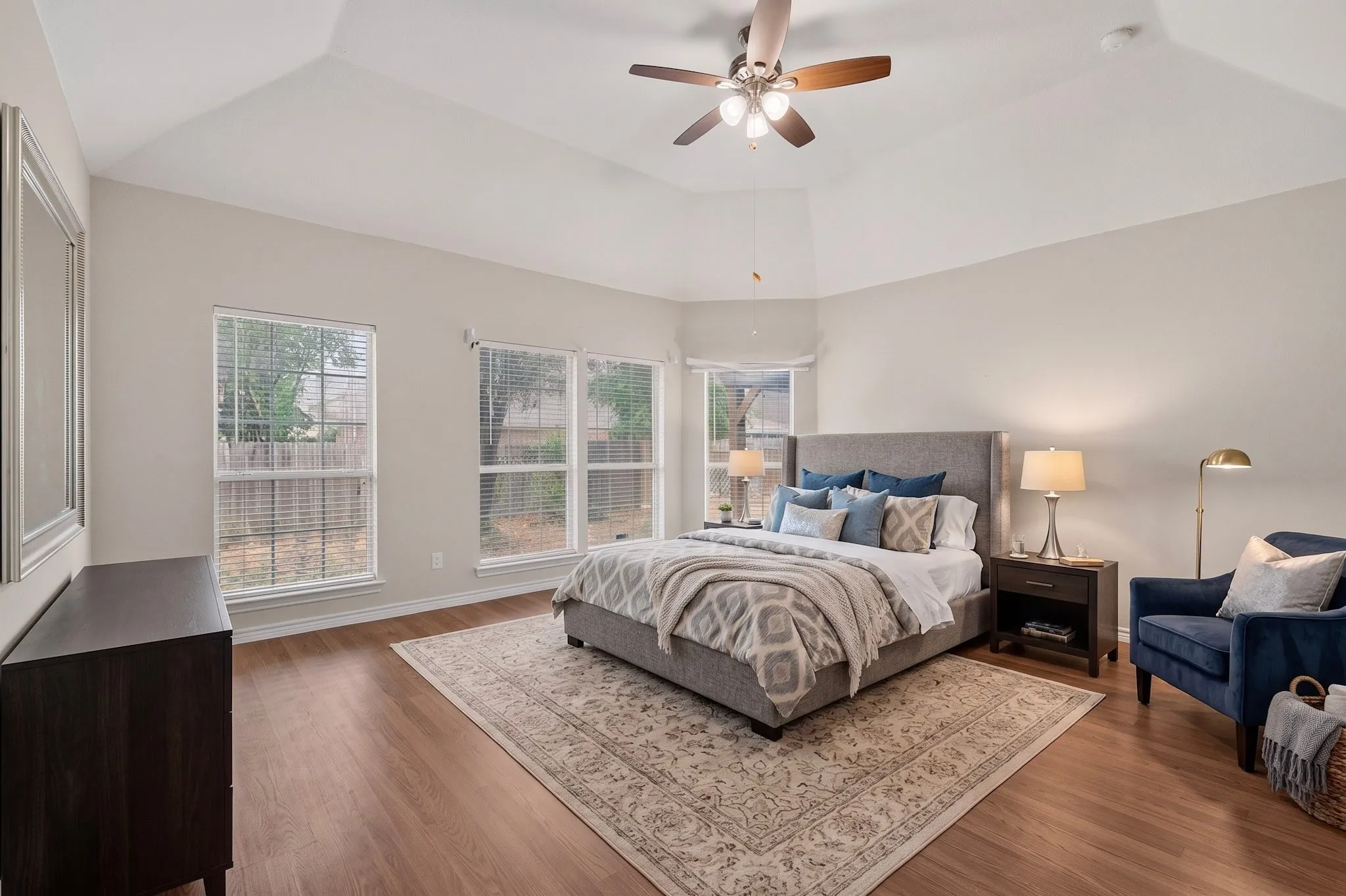 Single Family Residence For Sale in Dallas County , 4316 Sleepy Glen Drive, Grand Prairie, Texas 75052, 5 Bedroom, 4 Bathroom, 2 Garage spaces, 3,293 Sqft, built in 2000, mls#21365792, Real Estate Agent in Grand Prairie, Homes For Sale in Dallas county, Homes For Sale in Grand Prairie, Realtor in Grand Prairie Texas, Real Estate Brokerage Independent Realty Texas, Luminita Cordes Realtor