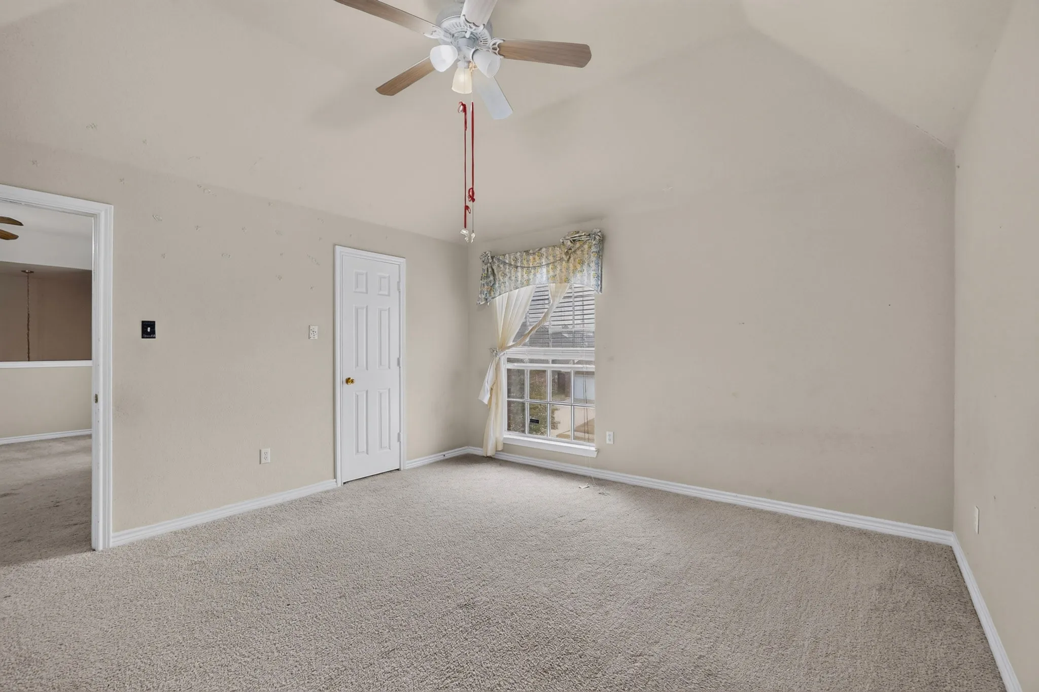 Single Family Residence For Sale in Dallas County , 4316 Sleepy Glen Drive, Grand Prairie, Texas 75052, 5 Bedroom, 4 Bathroom, 2 Garage spaces, 3,293 Sqft, built in 2000, mls#21365792, Real Estate Agent in Grand Prairie, Homes For Sale in Dallas county, Homes For Sale in Grand Prairie, Realtor in Grand Prairie Texas, Real Estate Brokerage Independent Realty Texas, Luminita Cordes Realtor