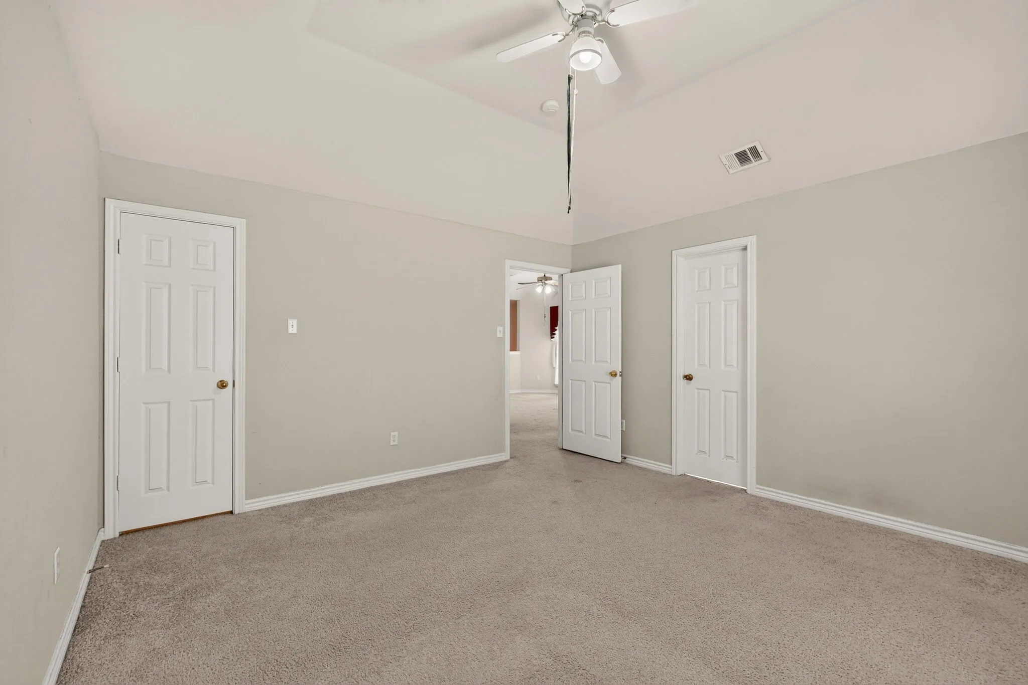 Single Family Residence For Sale in Dallas County , 4316 Sleepy Glen Drive, Grand Prairie, Texas 75052, 5 Bedroom, 4 Bathroom, 2 Garage spaces, 3,293 Sqft, built in 2000, mls#21365792, Real Estate Agent in Grand Prairie, Homes For Sale in Dallas county, Homes For Sale in Grand Prairie, Realtor in Grand Prairie Texas, Real Estate Brokerage Independent Realty Texas, Luminita Cordes Realtor