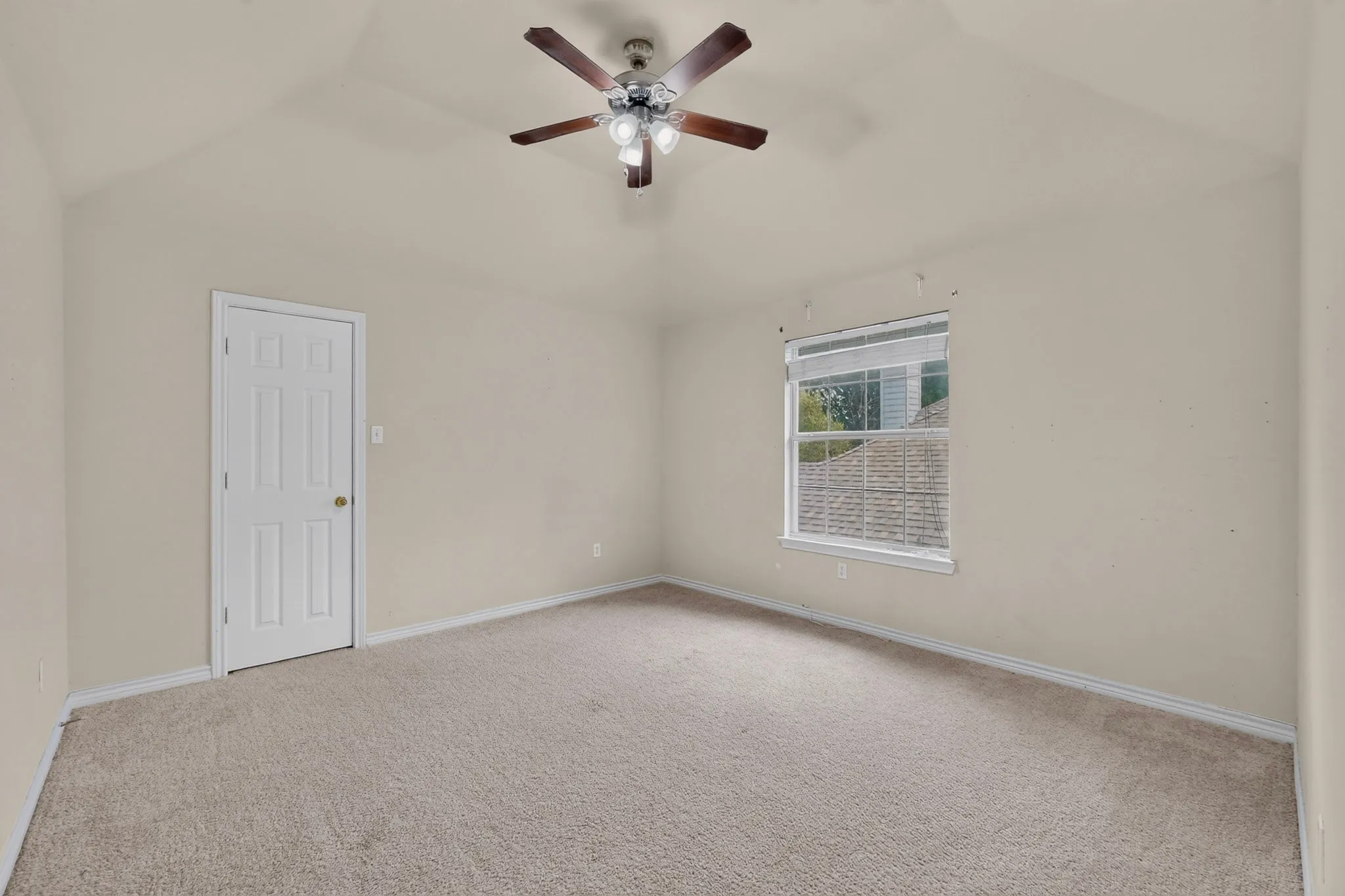 Single Family Residence For Sale in Dallas County , 4316 Sleepy Glen Drive, Grand Prairie, Texas 75052, 5 Bedroom, 4 Bathroom, 2 Garage spaces, 3,293 Sqft, built in 2000, mls#21365792, Real Estate Agent in Grand Prairie, Homes For Sale in Dallas county, Homes For Sale in Grand Prairie, Realtor in Grand Prairie Texas, Real Estate Brokerage Independent Realty Texas, Luminita Cordes Realtor