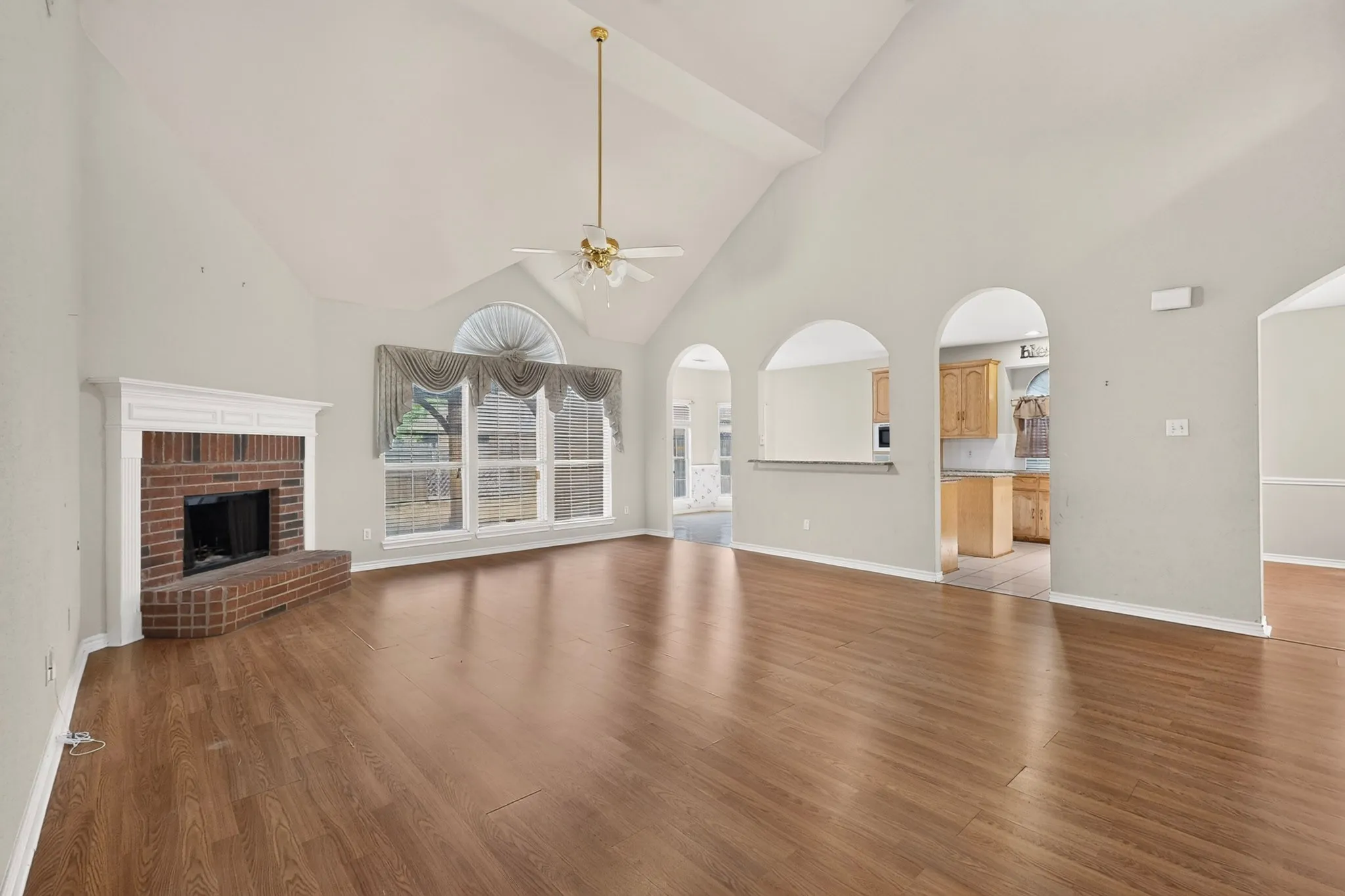 Single Family Residence For Sale in Dallas County , 4316 Sleepy Glen Drive, Grand Prairie, Texas 75052, 5 Bedroom, 4 Bathroom, 2 Garage spaces, 3,293 Sqft, built in 2000, mls#21365792, Real Estate Agent in Grand Prairie, Homes For Sale in Dallas county, Homes For Sale in Grand Prairie, Realtor in Grand Prairie Texas, Real Estate Brokerage Independent Realty Texas, Luminita Cordes Realtor