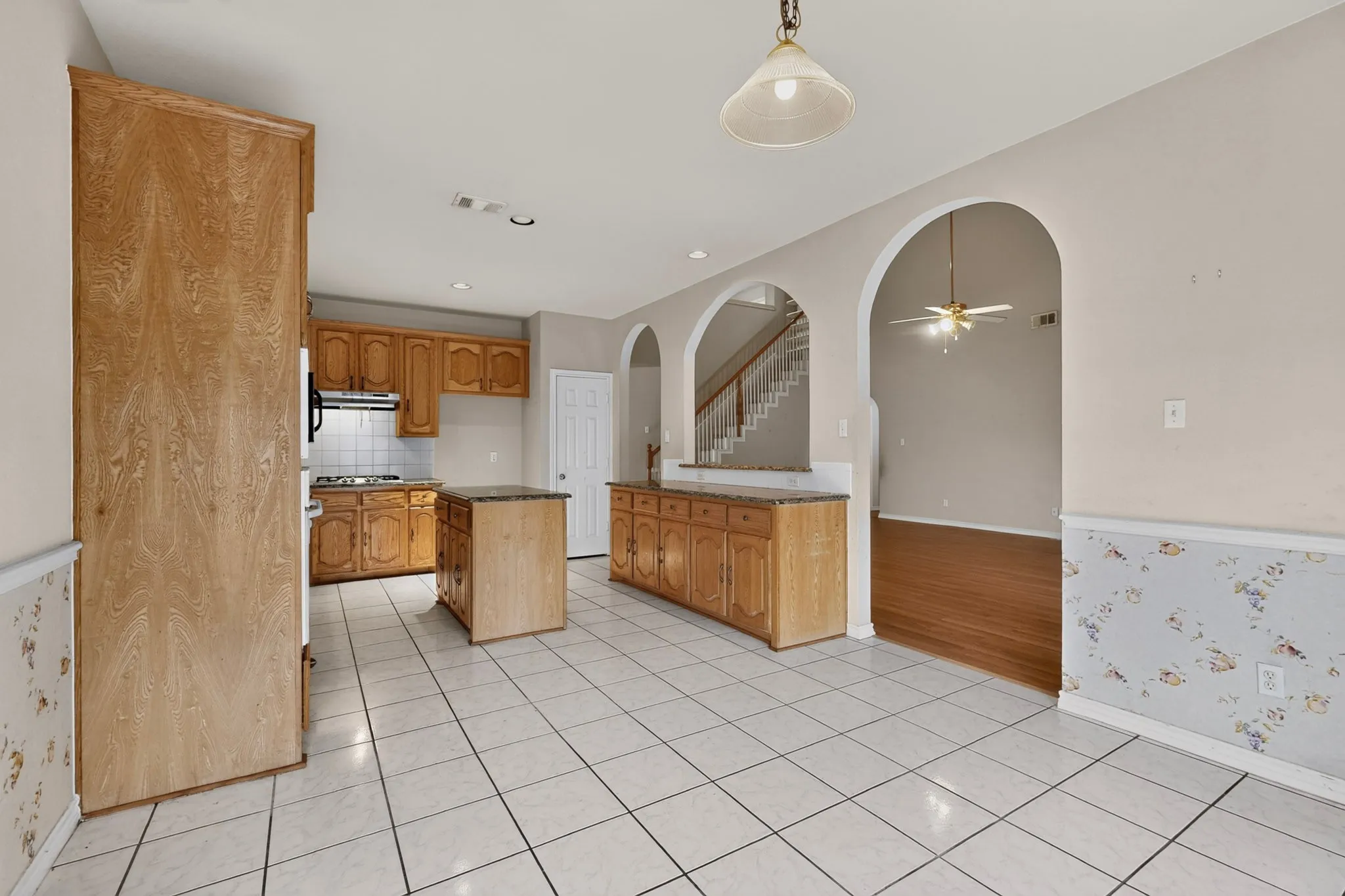 Single Family Residence For Sale in Dallas County , 4316 Sleepy Glen Drive, Grand Prairie, Texas 75052, 5 Bedroom, 4 Bathroom, 2 Garage spaces, 3,293 Sqft, built in 2000, mls#21365792, Real Estate Agent in Grand Prairie, Homes For Sale in Dallas county, Homes For Sale in Grand Prairie, Realtor in Grand Prairie Texas, Real Estate Brokerage Independent Realty Texas, Luminita Cordes Realtor