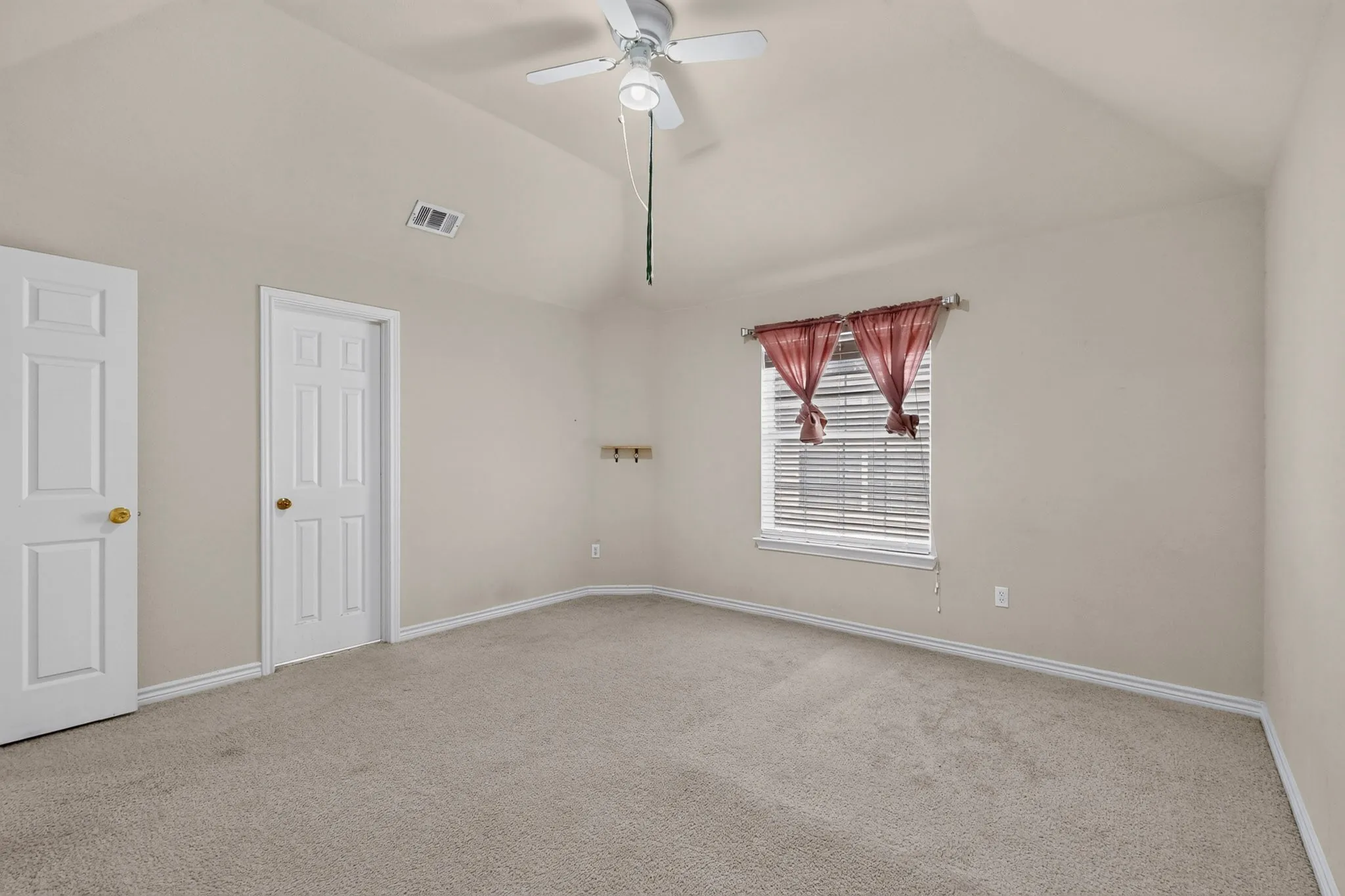 Single Family Residence For Sale in Dallas County , 4316 Sleepy Glen Drive, Grand Prairie, Texas 75052, 5 Bedroom, 4 Bathroom, 2 Garage spaces, 3,293 Sqft, built in 2000, mls#21365792, Real Estate Agent in Grand Prairie, Homes For Sale in Dallas county, Homes For Sale in Grand Prairie, Realtor in Grand Prairie Texas, Real Estate Brokerage Independent Realty Texas, Luminita Cordes Realtor