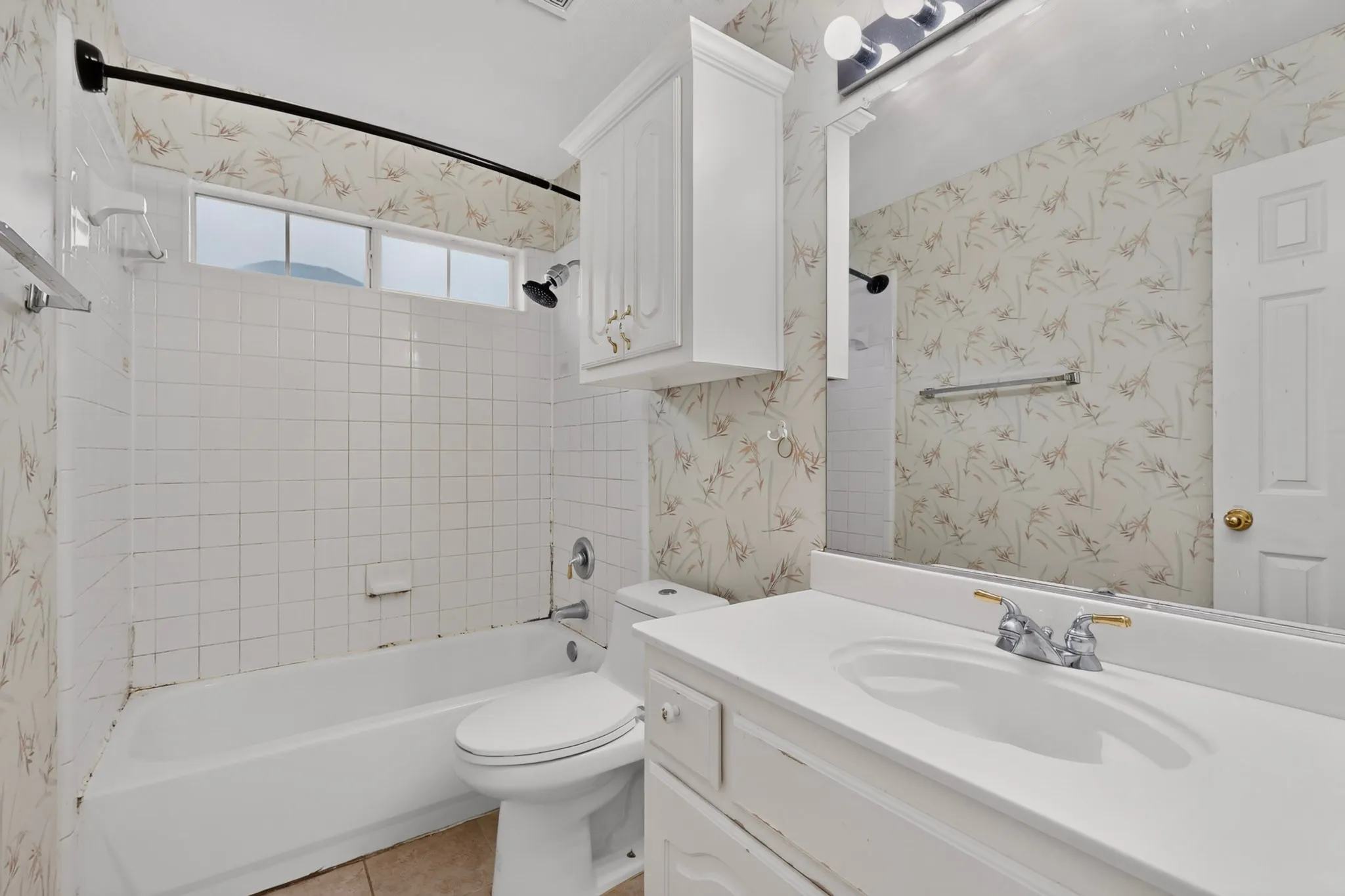 Single Family Residence For Sale in Dallas County , 4316 Sleepy Glen Drive, Grand Prairie, Texas 75052, 5 Bedroom, 4 Bathroom, 2 Garage spaces, 3,293 Sqft, built in 2000, mls#21365792, Real Estate Agent in Grand Prairie, Homes For Sale in Dallas county, Homes For Sale in Grand Prairie, Realtor in Grand Prairie Texas, Real Estate Brokerage Independent Realty Texas, Luminita Cordes Realtor