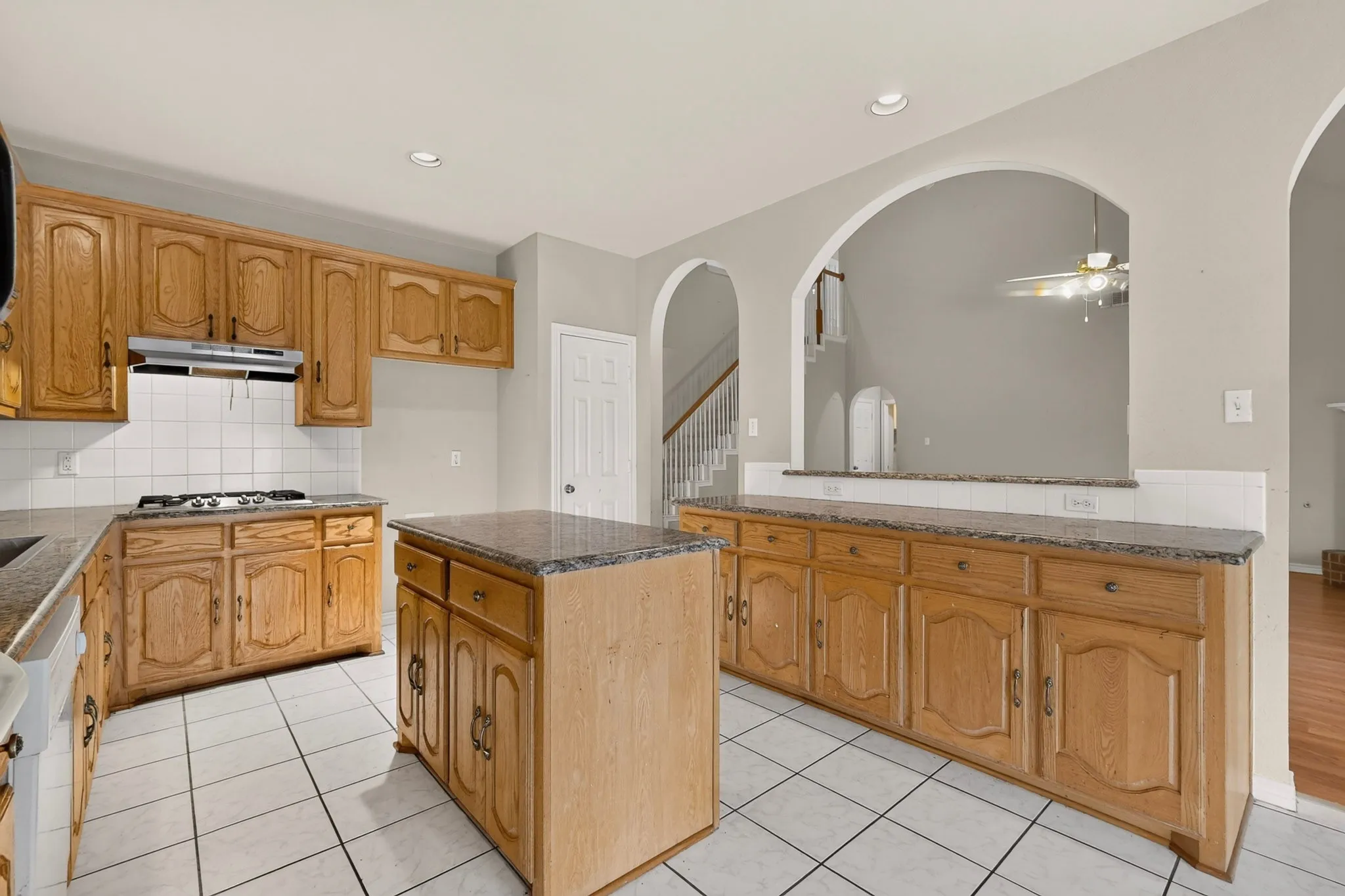 Single Family Residence For Sale in Dallas County , 4316 Sleepy Glen Drive, Grand Prairie, Texas 75052, 5 Bedroom, 4 Bathroom, 2 Garage spaces, 3,293 Sqft, built in 2000, mls#21365792, Real Estate Agent in Grand Prairie, Homes For Sale in Dallas county, Homes For Sale in Grand Prairie, Realtor in Grand Prairie Texas, Real Estate Brokerage Independent Realty Texas, Luminita Cordes Realtor