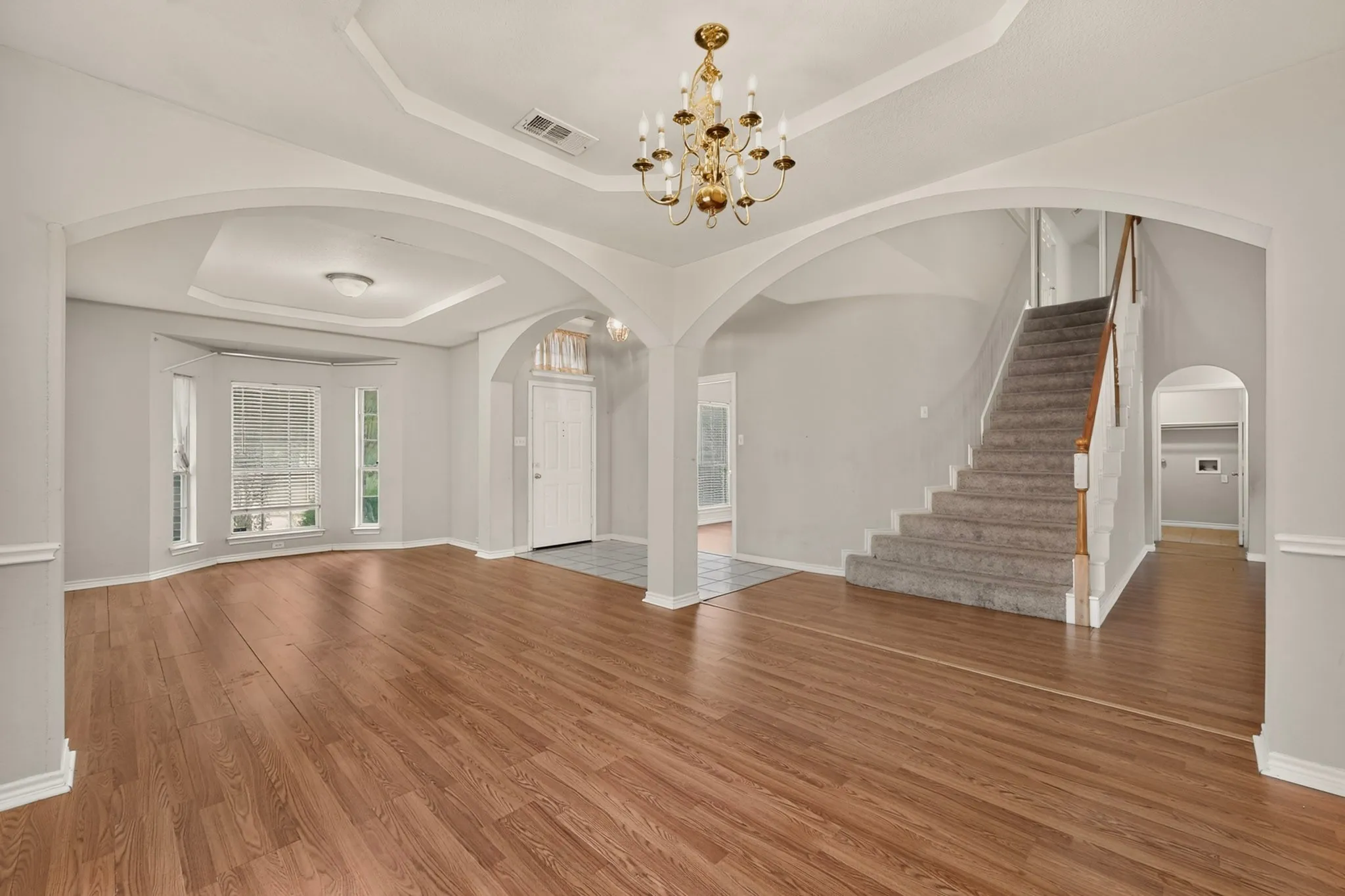 Single Family Residence For Sale in Dallas County , 4316 Sleepy Glen Drive, Grand Prairie, Texas 75052, 5 Bedroom, 4 Bathroom, 2 Garage spaces, 3,293 Sqft, built in 2000, mls#21365792, Real Estate Agent in Grand Prairie, Homes For Sale in Dallas county, Homes For Sale in Grand Prairie, Realtor in Grand Prairie Texas, Real Estate Brokerage Independent Realty Texas, Luminita Cordes Realtor