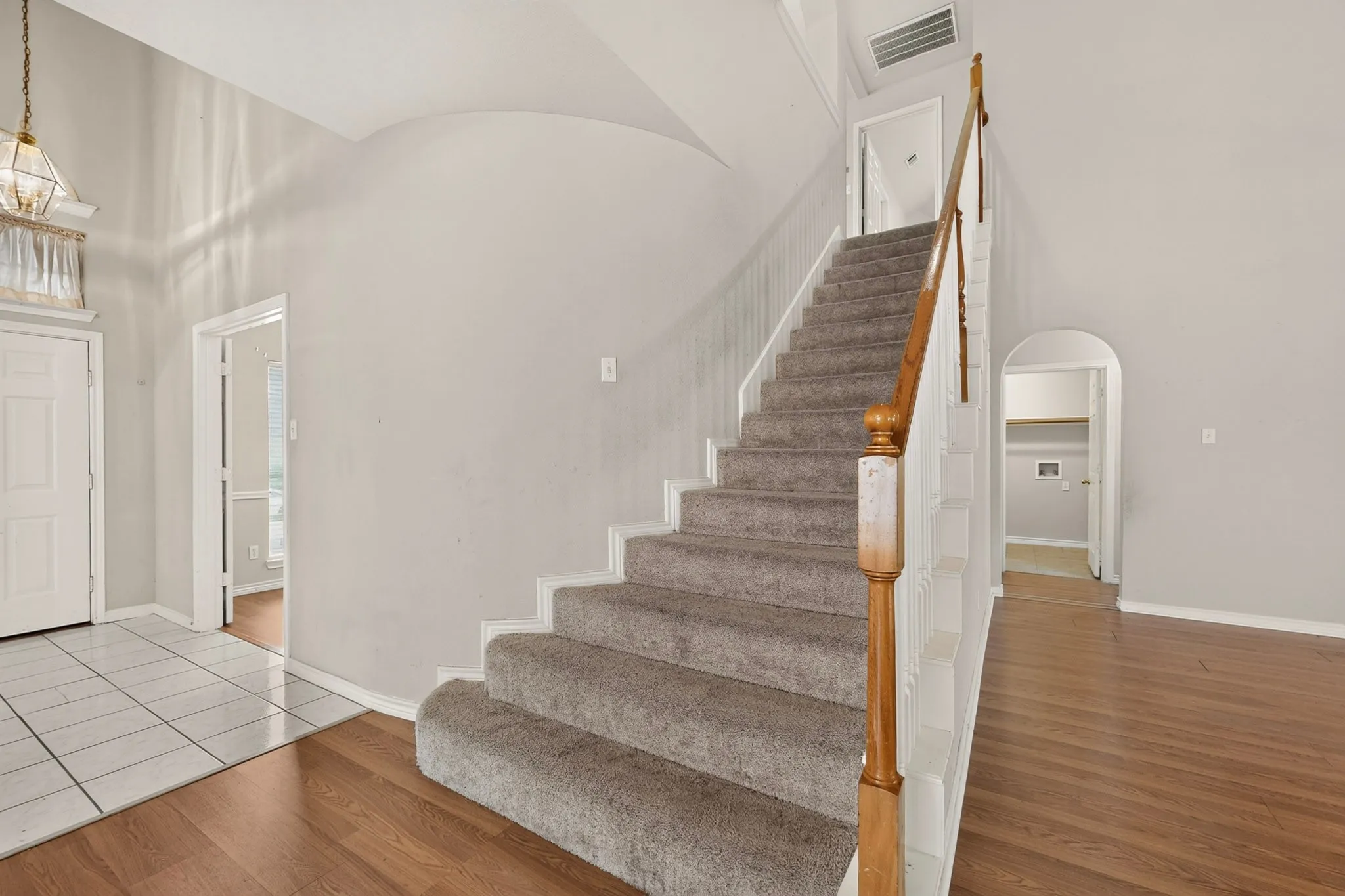 Single Family Residence For Sale in Dallas County , 4316 Sleepy Glen Drive, Grand Prairie, Texas 75052, 5 Bedroom, 4 Bathroom, 2 Garage spaces, 3,293 Sqft, built in 2000, mls#21365792, Real Estate Agent in Grand Prairie, Homes For Sale in Dallas county, Homes For Sale in Grand Prairie, Realtor in Grand Prairie Texas, Real Estate Brokerage Independent Realty Texas, Luminita Cordes Realtor