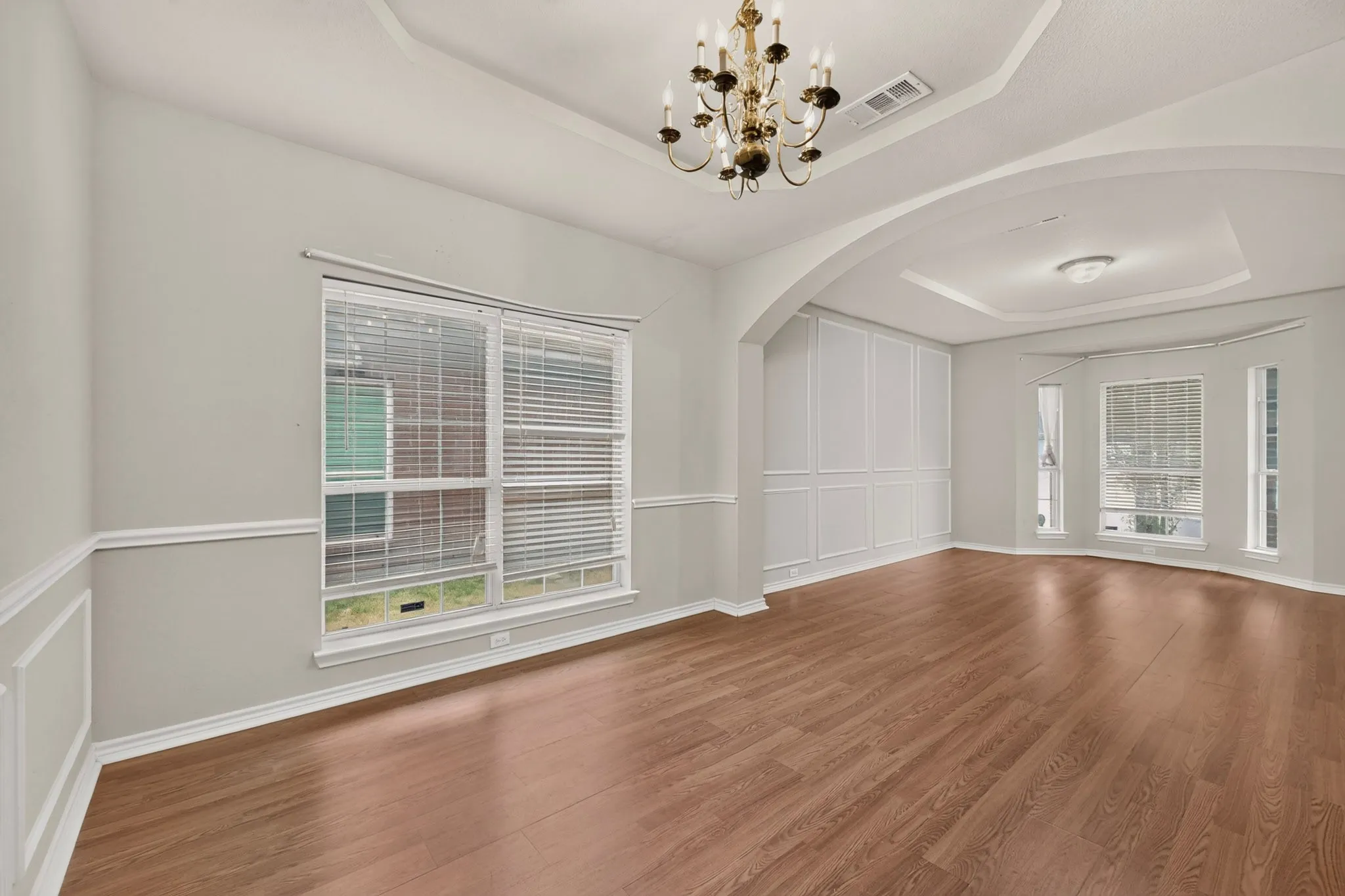 Single Family Residence For Sale in Dallas County , 4316 Sleepy Glen Drive, Grand Prairie, Texas 75052, 5 Bedroom, 4 Bathroom, 2 Garage spaces, 3,293 Sqft, built in 2000, mls#21365792, Real Estate Agent in Grand Prairie, Homes For Sale in Dallas county, Homes For Sale in Grand Prairie, Realtor in Grand Prairie Texas, Real Estate Brokerage Independent Realty Texas, Luminita Cordes Realtor