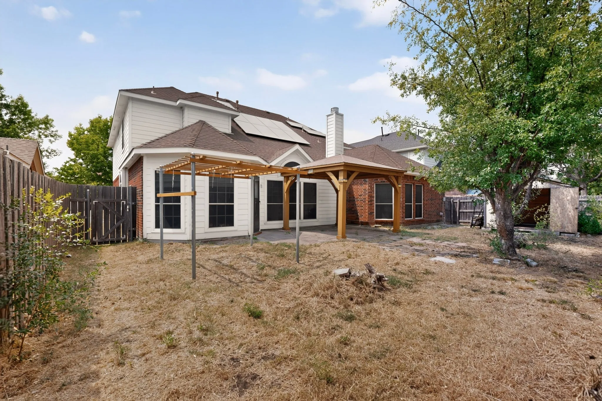 Single Family Residence For Sale in Dallas County , 4316 Sleepy Glen Drive, Grand Prairie, Texas 75052, 5 Bedroom, 4 Bathroom, 2 Garage spaces, 3,293 Sqft, built in 2000, mls#21365792, Real Estate Agent in Grand Prairie, Homes For Sale in Dallas county, Homes For Sale in Grand Prairie, Realtor in Grand Prairie Texas, Real Estate Brokerage Independent Realty Texas, Luminita Cordes Realtor