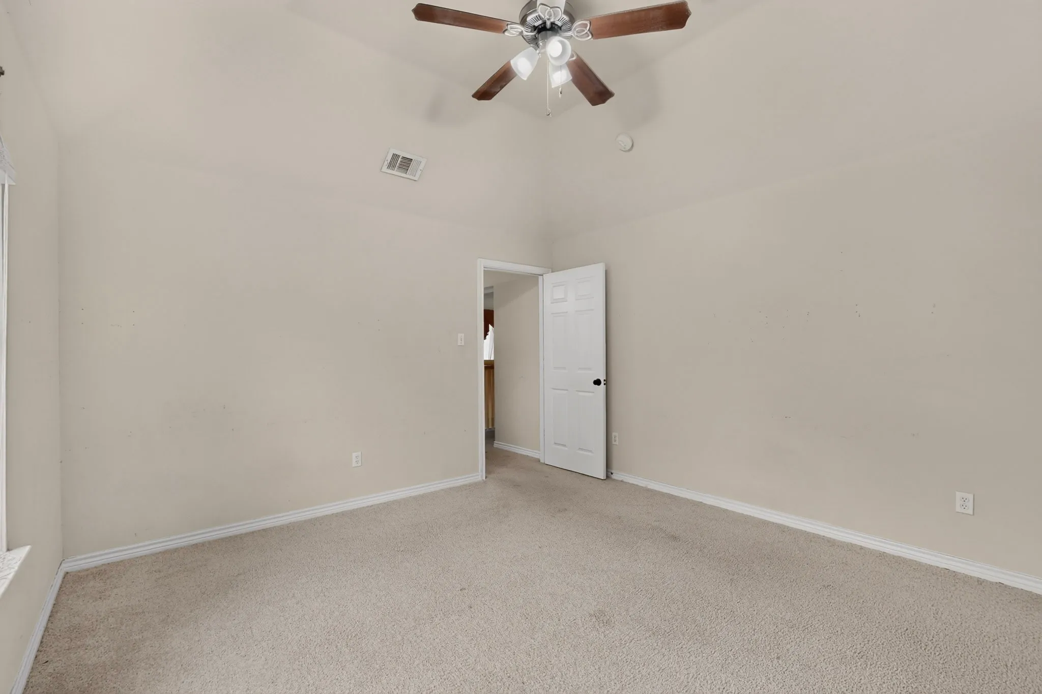 Single Family Residence For Sale in Dallas County , 4316 Sleepy Glen Drive, Grand Prairie, Texas 75052, 5 Bedroom, 4 Bathroom, 2 Garage spaces, 3,293 Sqft, built in 2000, mls#21365792, Real Estate Agent in Grand Prairie, Homes For Sale in Dallas county, Homes For Sale in Grand Prairie, Realtor in Grand Prairie Texas, Real Estate Brokerage Independent Realty Texas, Luminita Cordes Realtor