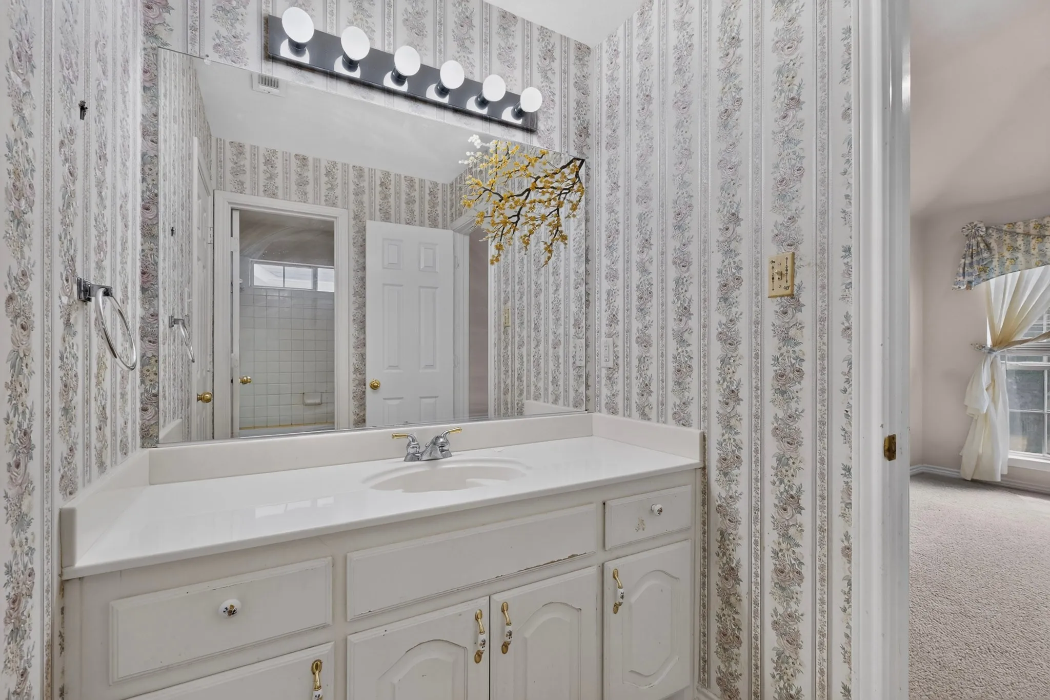 Single Family Residence For Sale in Dallas County , 4316 Sleepy Glen Drive, Grand Prairie, Texas 75052, 5 Bedroom, 4 Bathroom, 2 Garage spaces, 3,293 Sqft, built in 2000, mls#21365792, Real Estate Agent in Grand Prairie, Homes For Sale in Dallas county, Homes For Sale in Grand Prairie, Realtor in Grand Prairie Texas, Real Estate Brokerage Independent Realty Texas, Luminita Cordes Realtor