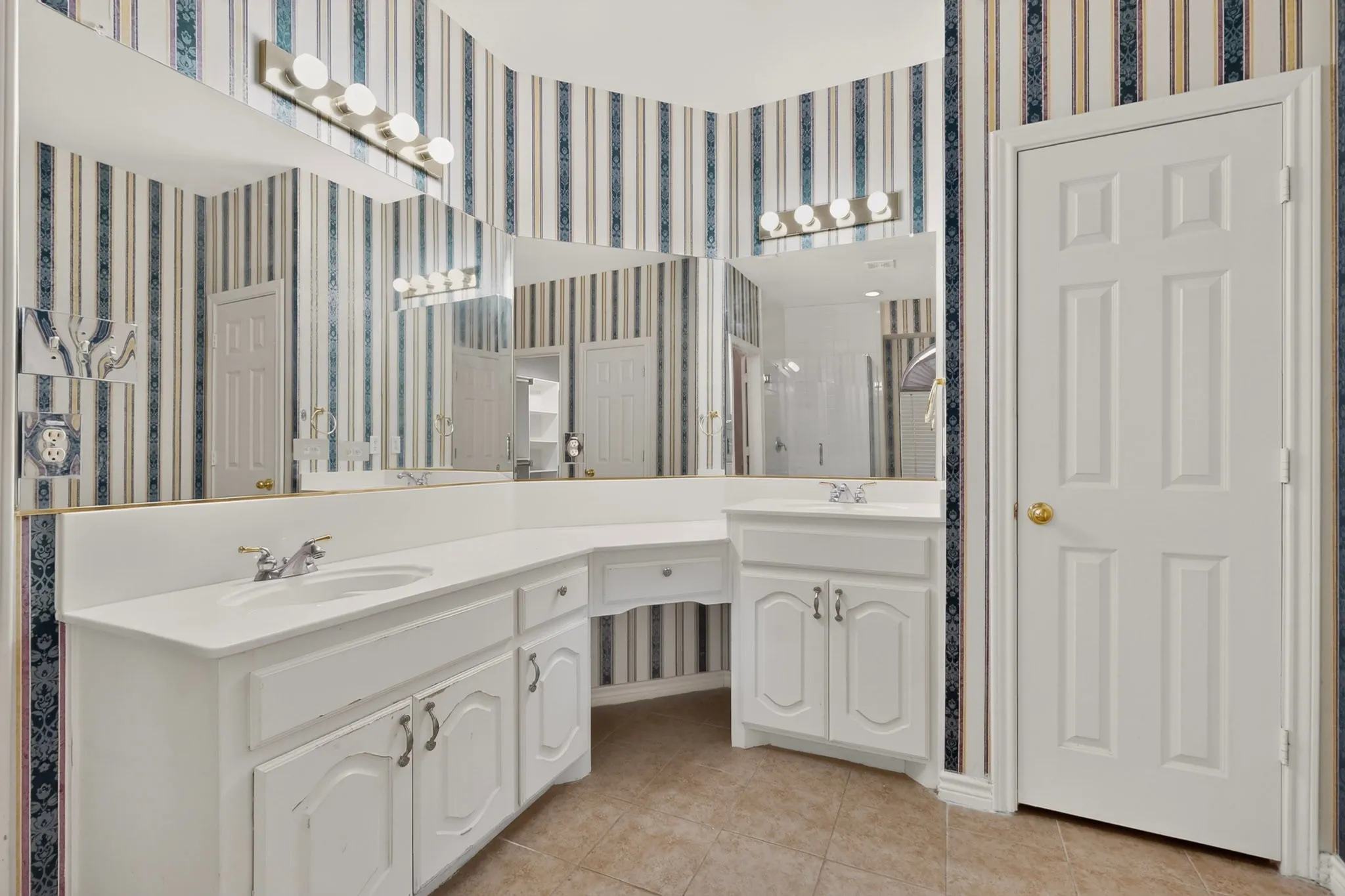 Single Family Residence For Sale in Dallas County , 4316 Sleepy Glen Drive, Grand Prairie, Texas 75052, 5 Bedroom, 4 Bathroom, 2 Garage spaces, 3,293 Sqft, built in 2000, mls#21365792, Real Estate Agent in Grand Prairie, Homes For Sale in Dallas county, Homes For Sale in Grand Prairie, Realtor in Grand Prairie Texas, Real Estate Brokerage Independent Realty Texas, Luminita Cordes Realtor