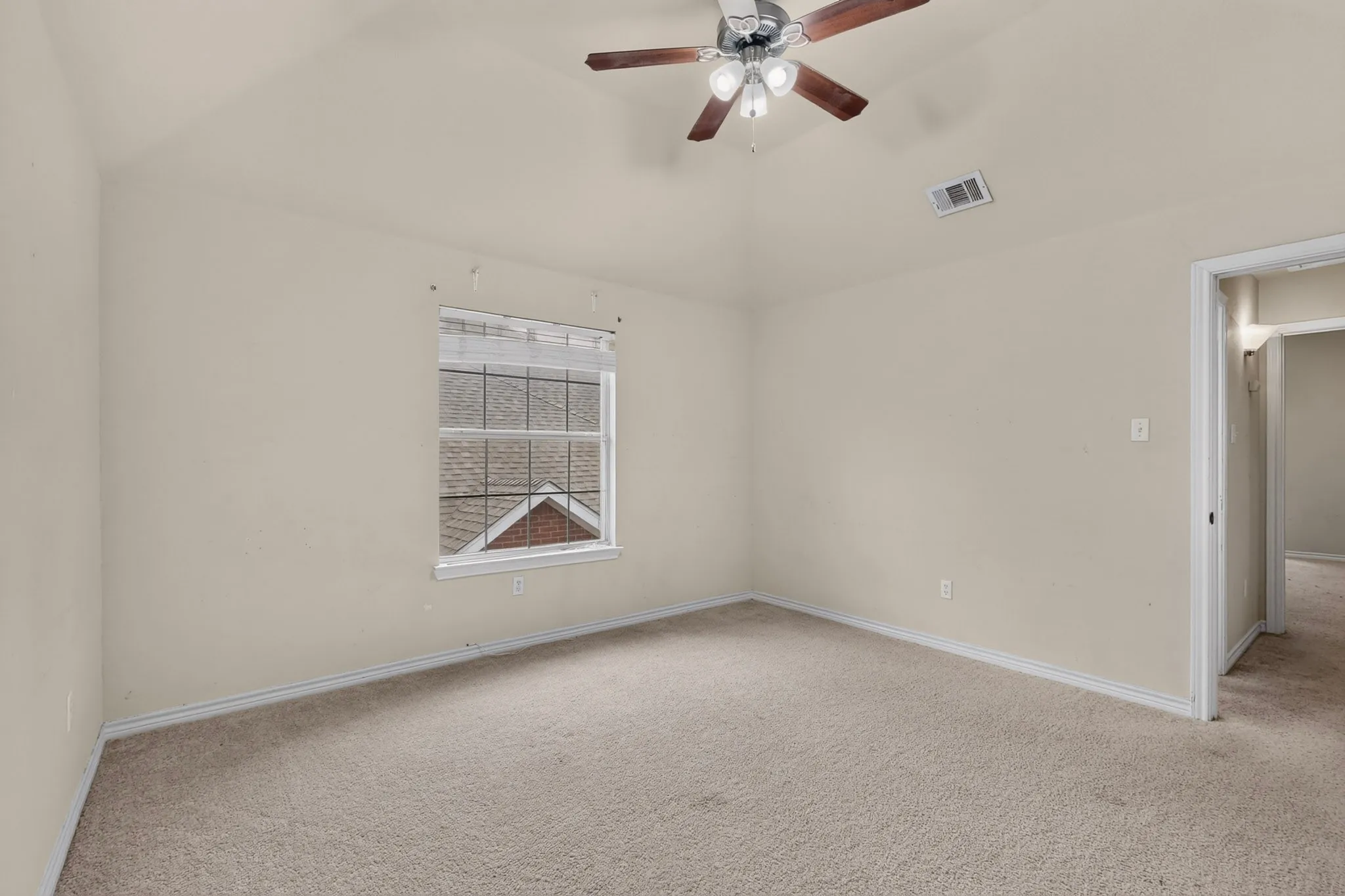 Single Family Residence For Sale in Dallas County , 4316 Sleepy Glen Drive, Grand Prairie, Texas 75052, 5 Bedroom, 4 Bathroom, 2 Garage spaces, 3,293 Sqft, built in 2000, mls#21365792, Real Estate Agent in Grand Prairie, Homes For Sale in Dallas county, Homes For Sale in Grand Prairie, Realtor in Grand Prairie Texas, Real Estate Brokerage Independent Realty Texas, Luminita Cordes Realtor