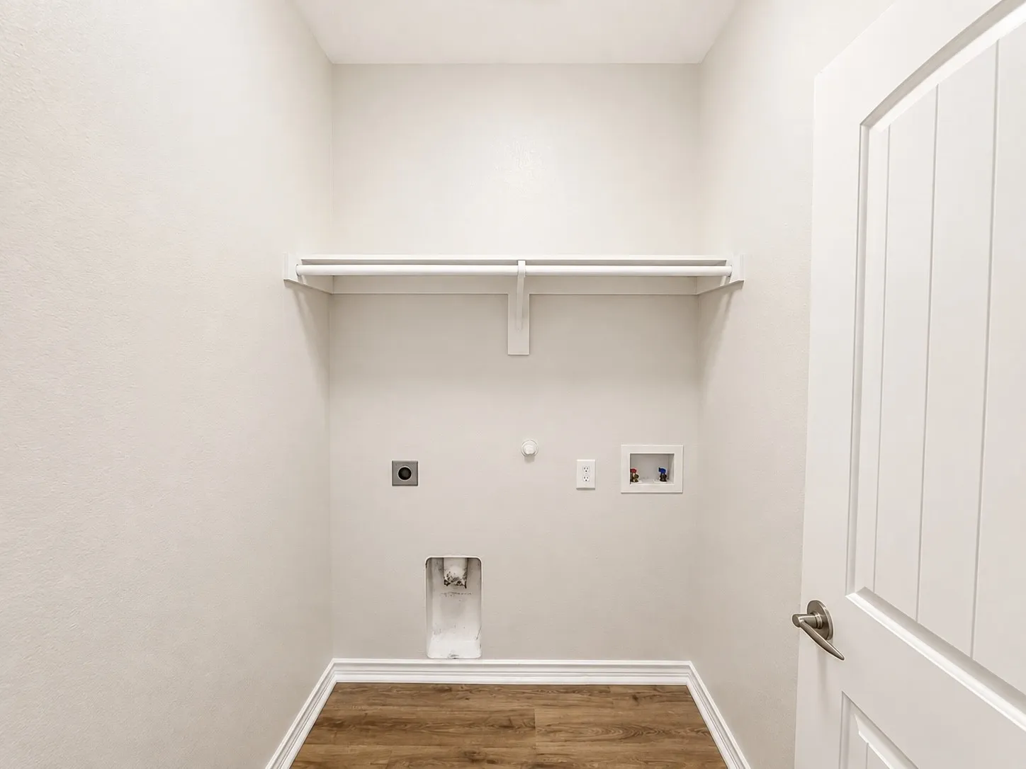 CLOSED DOOR LAUNDRY