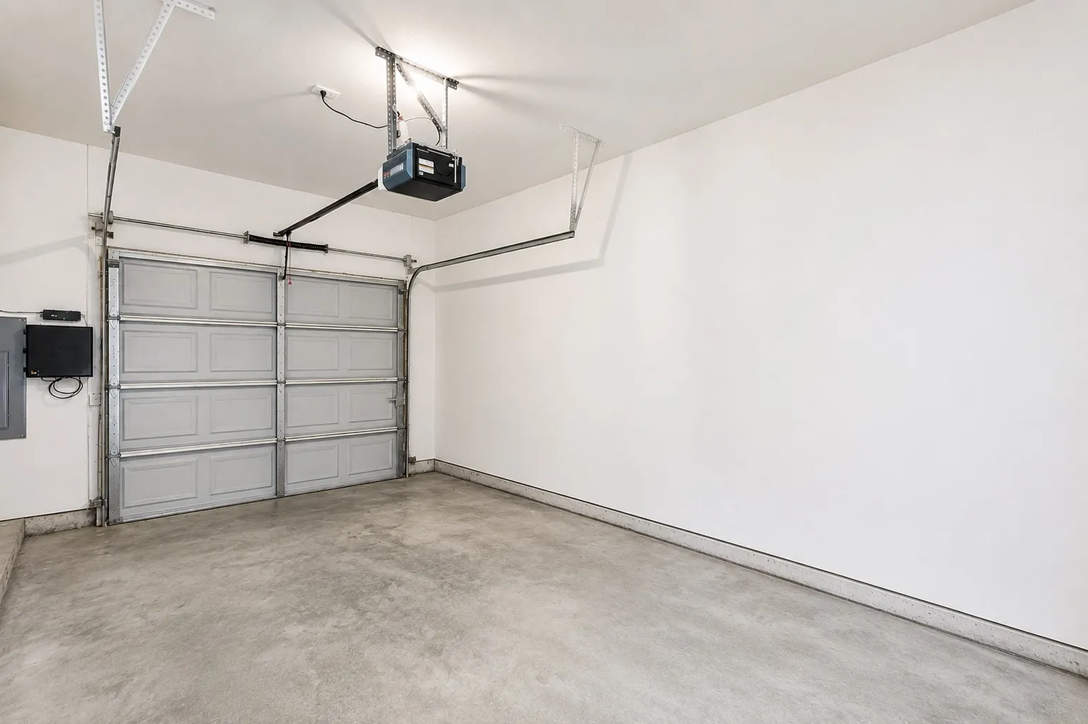 LARGE GARAGE