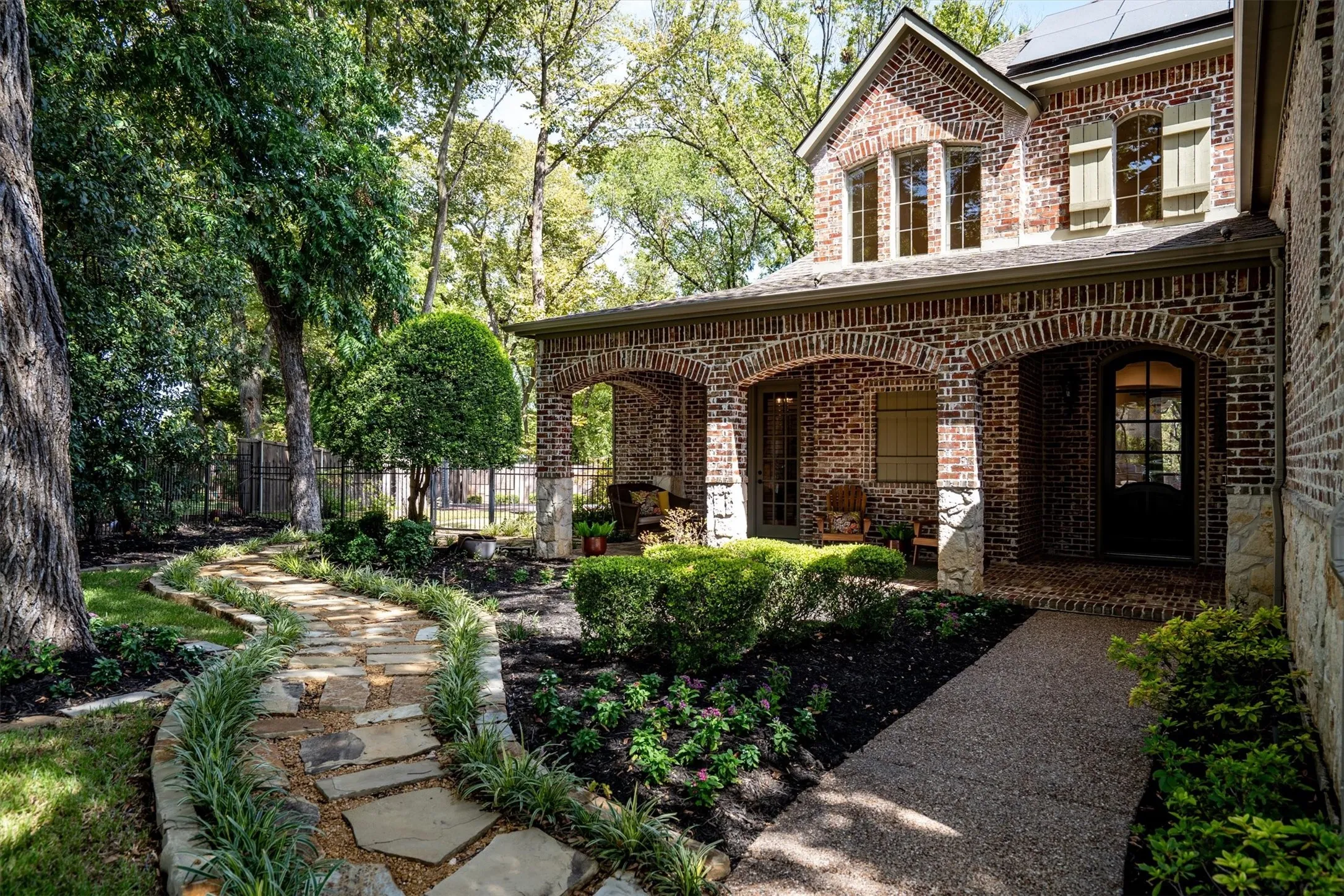 Single Family Residence For Sale in Denton County , 3701 Samuel Court, Flower Mound, Texas 75028, 5 Bedroom, 6 Bathroom, 3 Garage spaces, 5,360 Sqft, built in 2001, mls#21361545, Real Estate Agent in Flower Mound, Homes For Sale in Denton county, Homes For Sale in Flower Mound, Realtor in Flower Mound Texas, Real Estate Brokerage Independent Realty Texas, Luminita Cordes Realtor