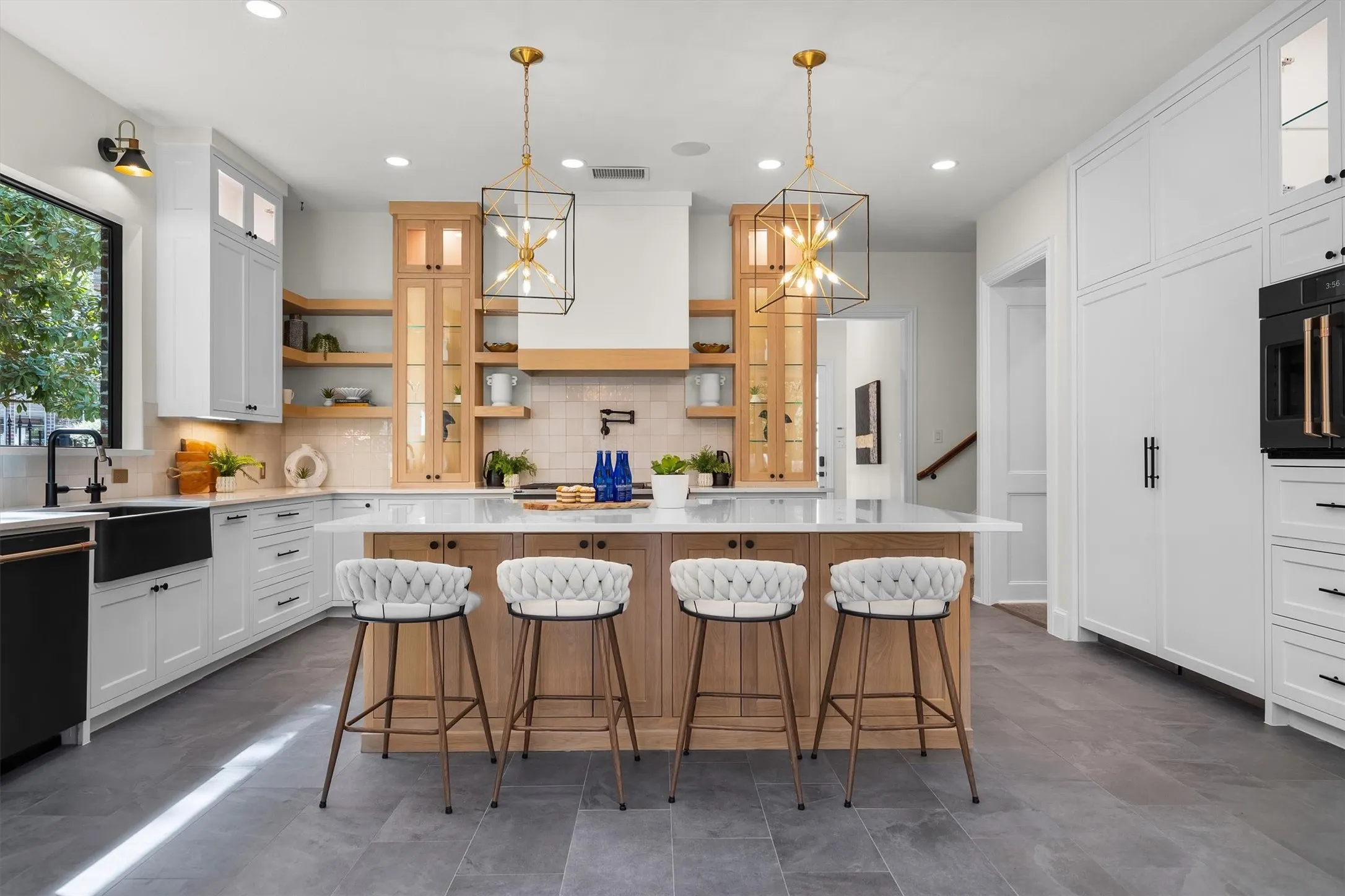 Single Family Residence For Sale in Denton County , 3701 Samuel Court, Flower Mound, Texas 75028, 5 Bedroom, 6 Bathroom, 3 Garage spaces, 5,360 Sqft, built in 2001, mls#21361545, Real Estate Agent in Flower Mound, Homes For Sale in Denton county, Homes For Sale in Flower Mound, Realtor in Flower Mound Texas, Real Estate Brokerage Independent Realty Texas, Luminita Cordes Realtor