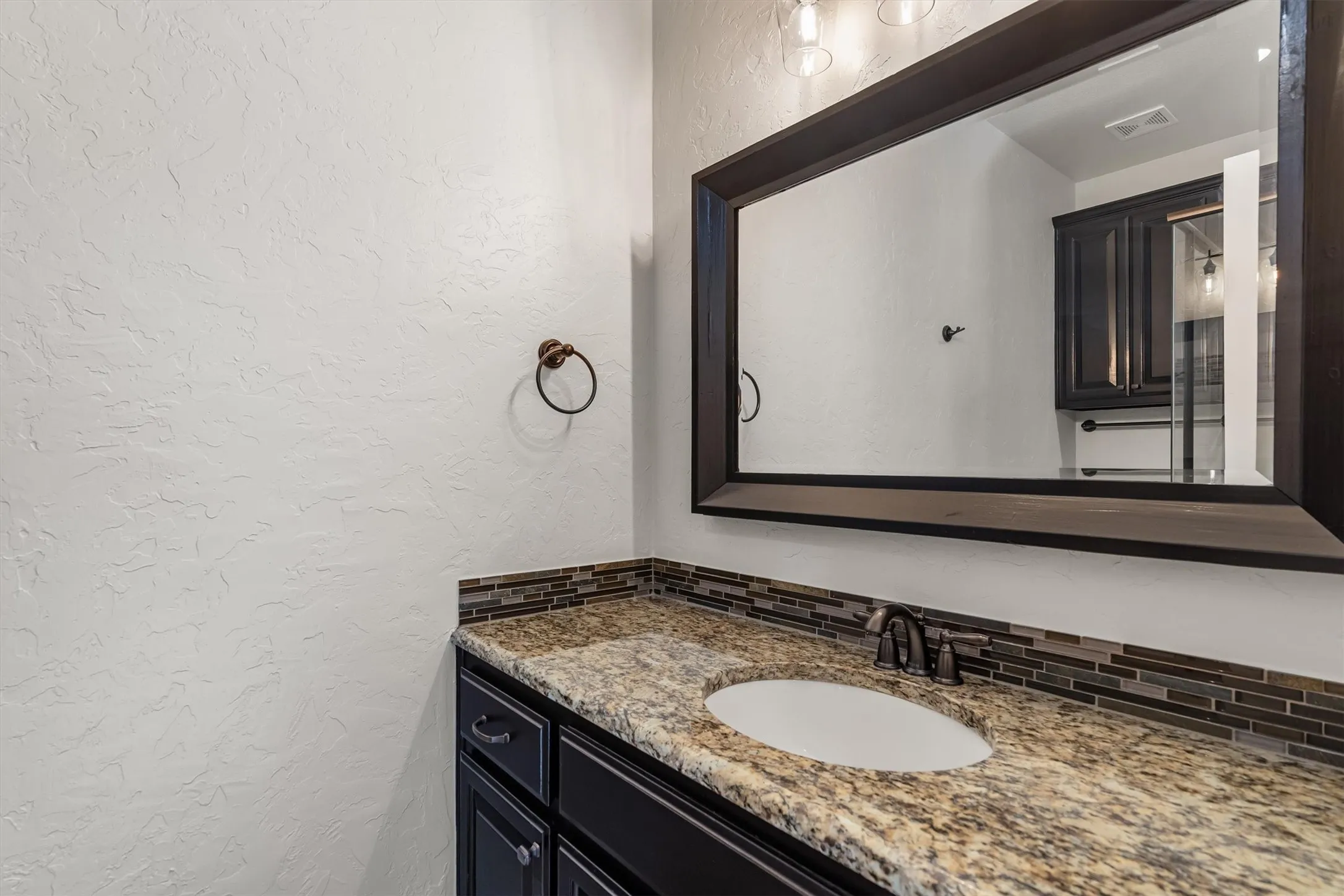 Single Family Residence For Sale in Denton County , 3701 Samuel Court, Flower Mound, Texas 75028, 5 Bedroom, 6 Bathroom, 3 Garage spaces, 5,360 Sqft, built in 2001, mls#21361545, Real Estate Agent in Flower Mound, Homes For Sale in Denton county, Homes For Sale in Flower Mound, Realtor in Flower Mound Texas, Real Estate Brokerage Independent Realty Texas, Luminita Cordes Realtor