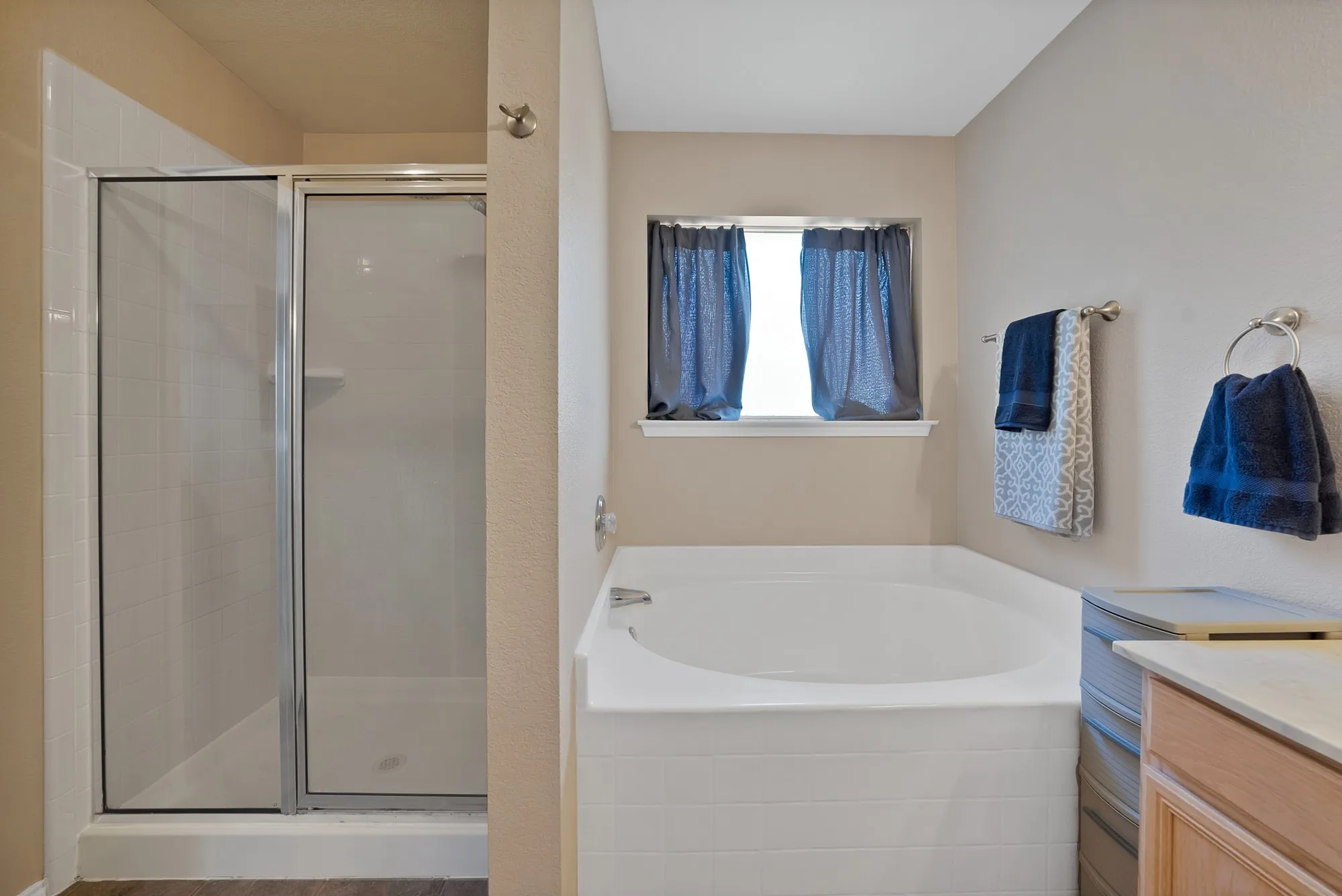 Single Family Residence For Sale in Parker County , 2209 Quail Ridge Drive, Weatherford, Texas 76087, 3 Bedroom, 2 Bathroom, 2 Garage spaces, 1,607 Sqft, built in 2002, mls#21362099, Real Estate Agent in Weatherford, Homes For Sale in Parker county, Homes For Sale in Weatherford, Realtor in Weatherford Texas, Real Estate Brokerage Independent Realty Texas, Luminita Cordes Realtor