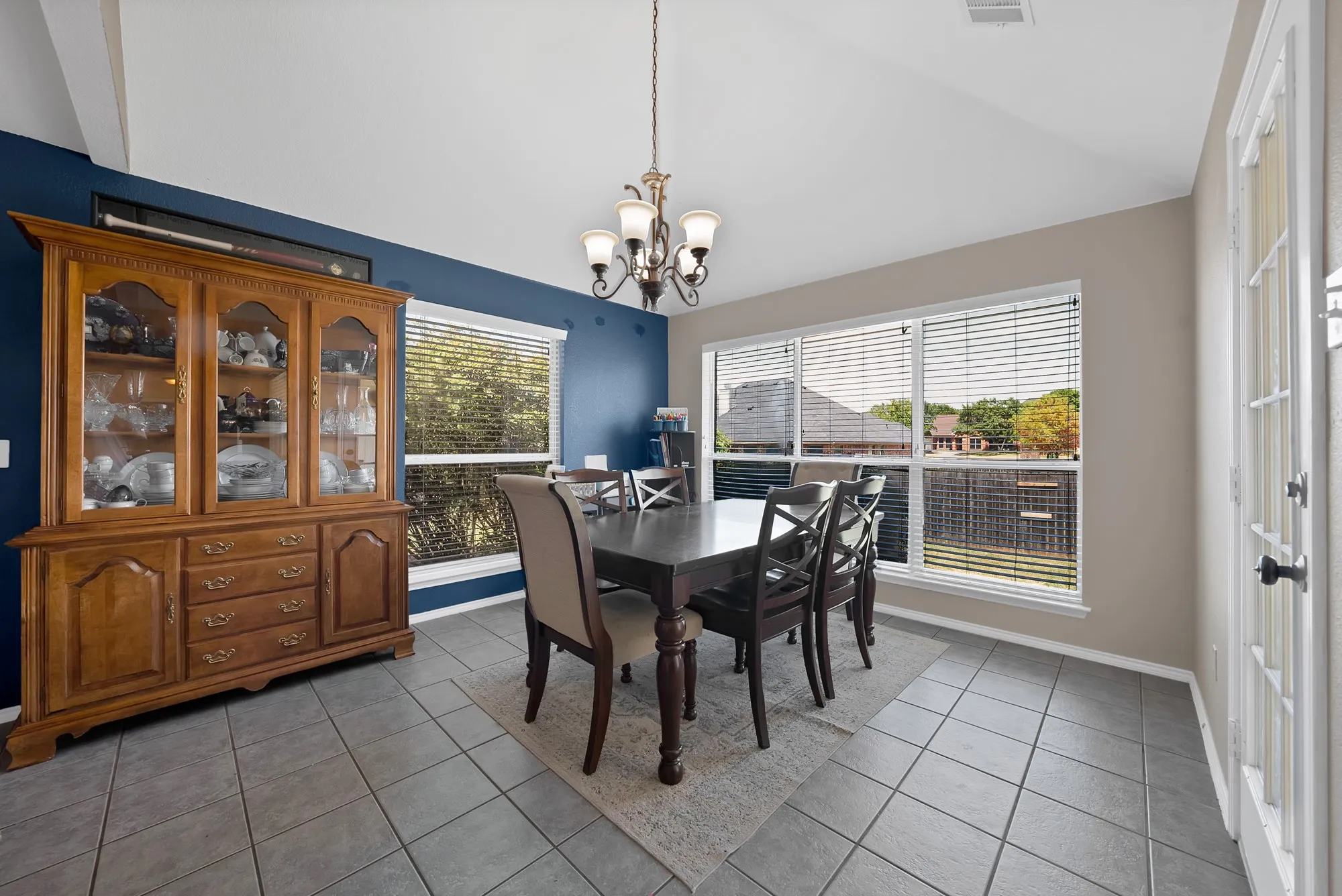 Single Family Residence For Sale in Parker County , 2209 Quail Ridge Drive, Weatherford, Texas 76087, 3 Bedroom, 2 Bathroom, 2 Garage spaces, 1,607 Sqft, built in 2002, mls#21362099, Real Estate Agent in Weatherford, Homes For Sale in Parker county, Homes For Sale in Weatherford, Realtor in Weatherford Texas, Real Estate Brokerage Independent Realty Texas, Luminita Cordes Realtor